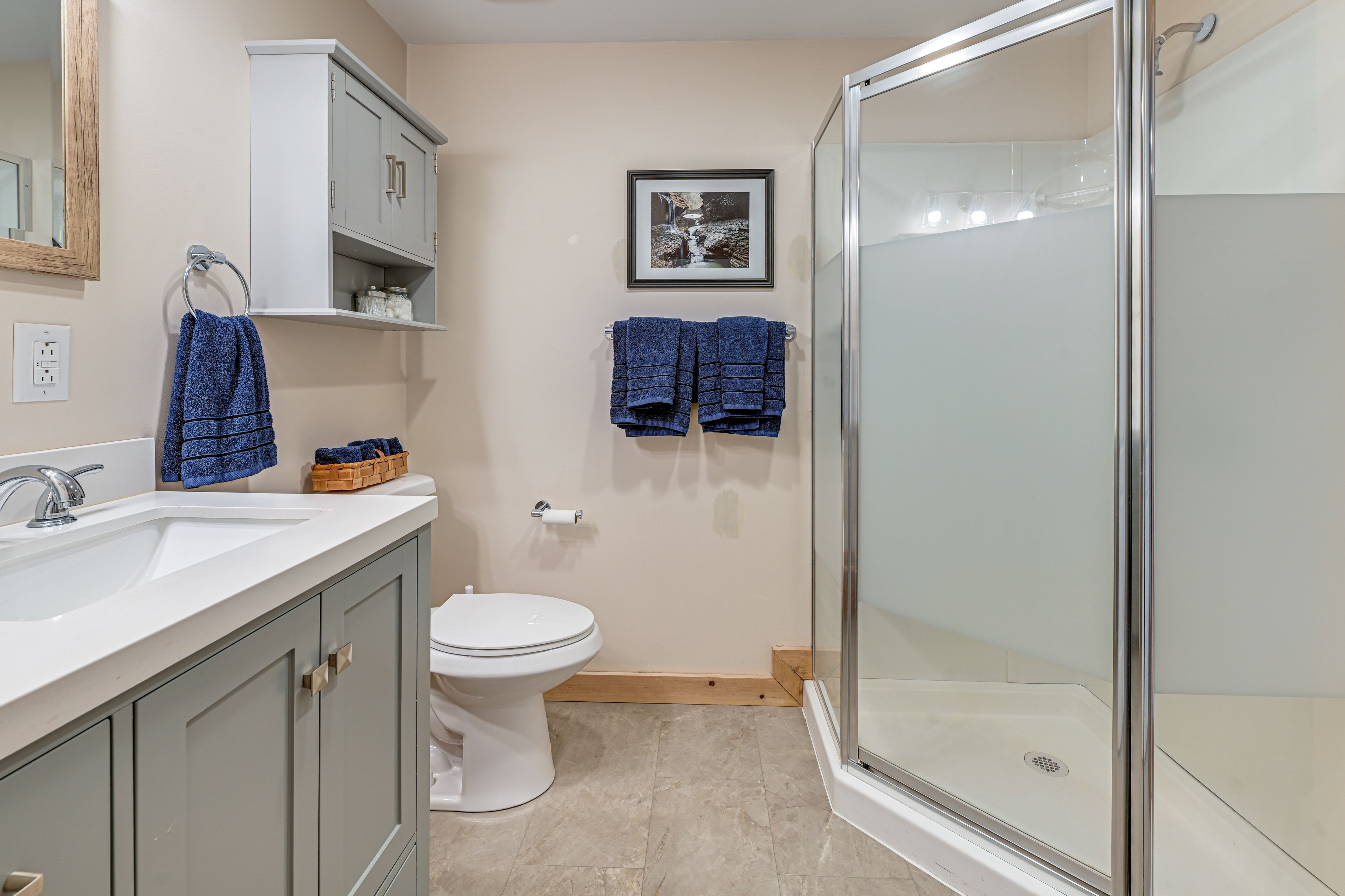 Full Bathroom | 2nd Floor