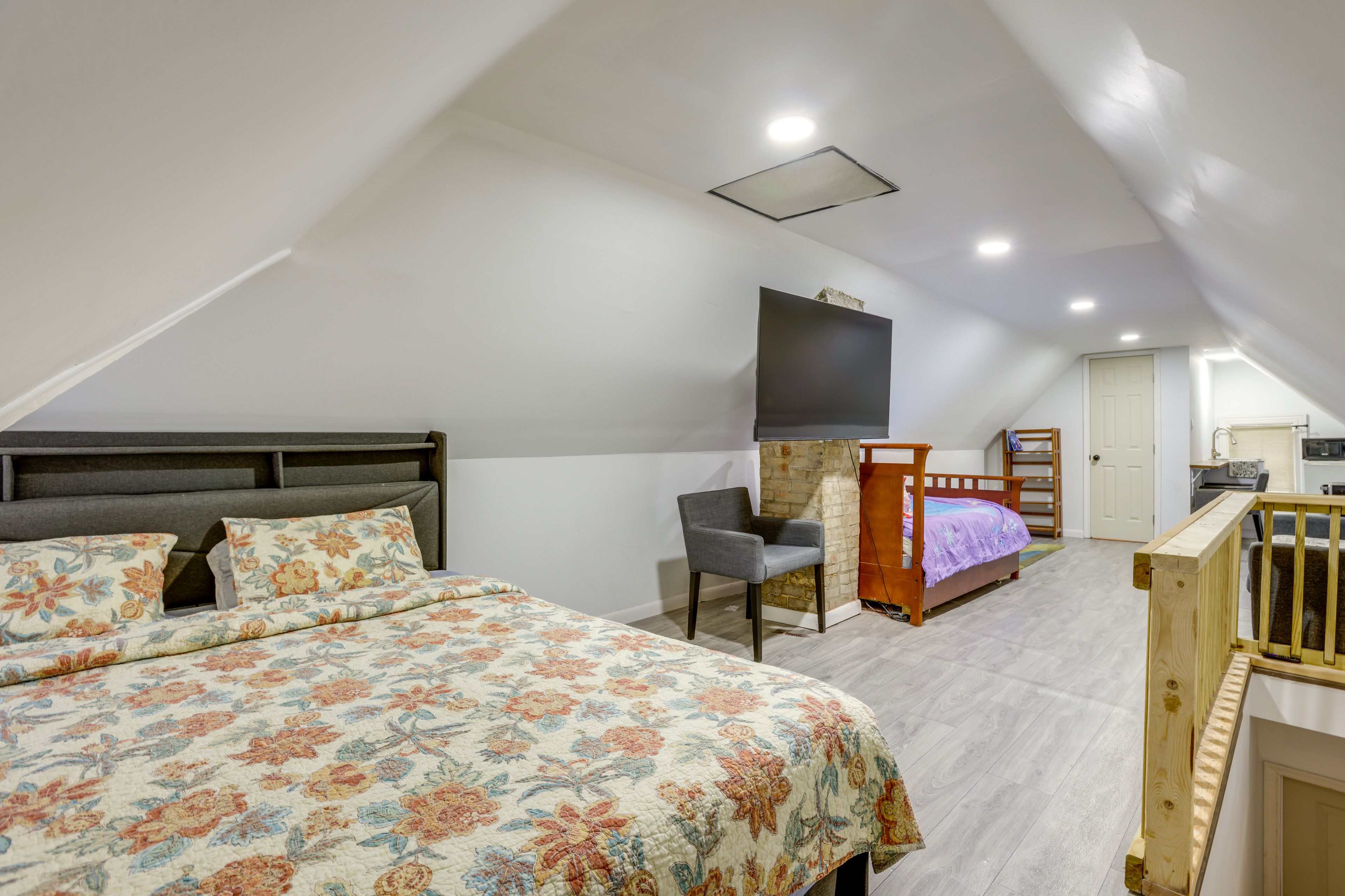 Studio | King Bed | Twin Bed w/ Twin Trundle