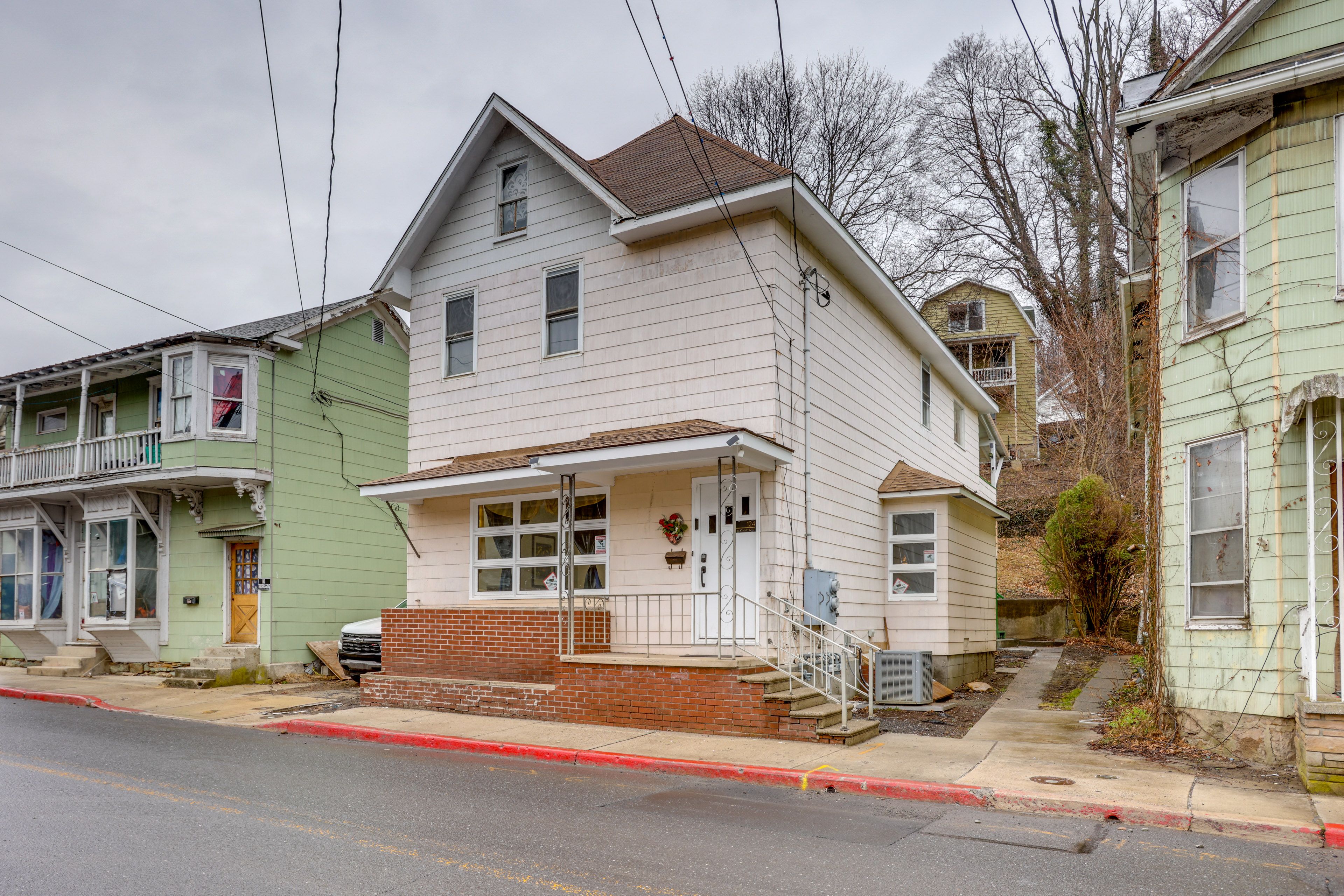 Parking | Shared Driveway (1 Vehicle)