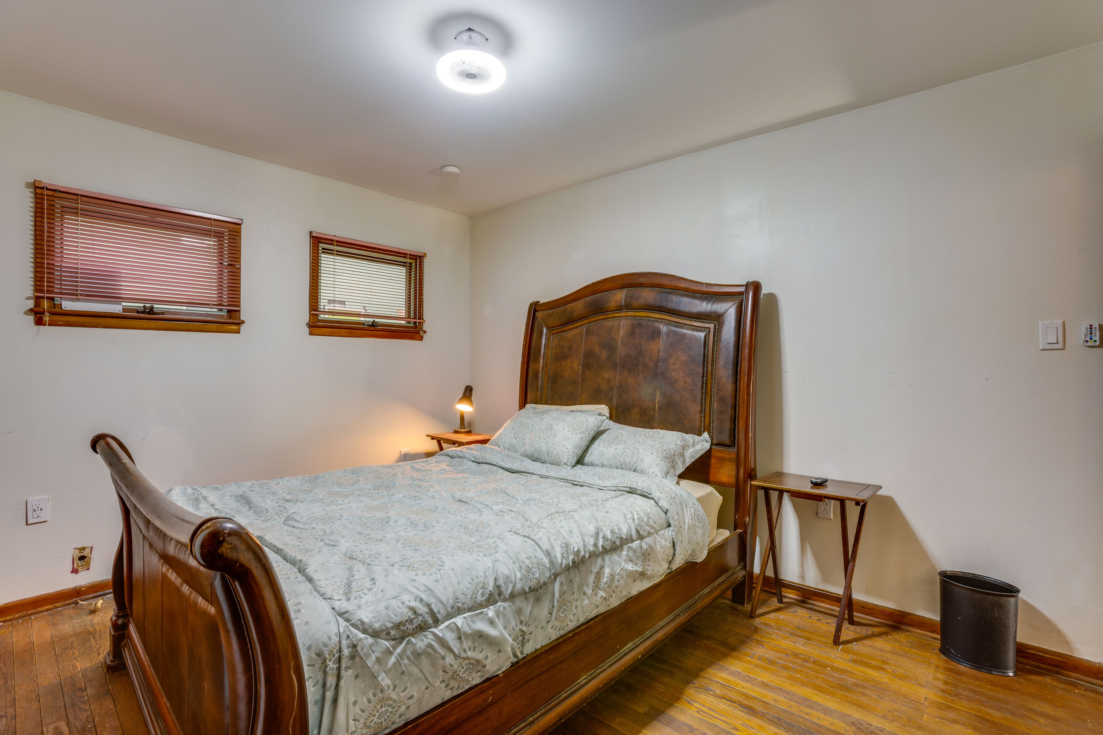 Bedroom | Queen Bed