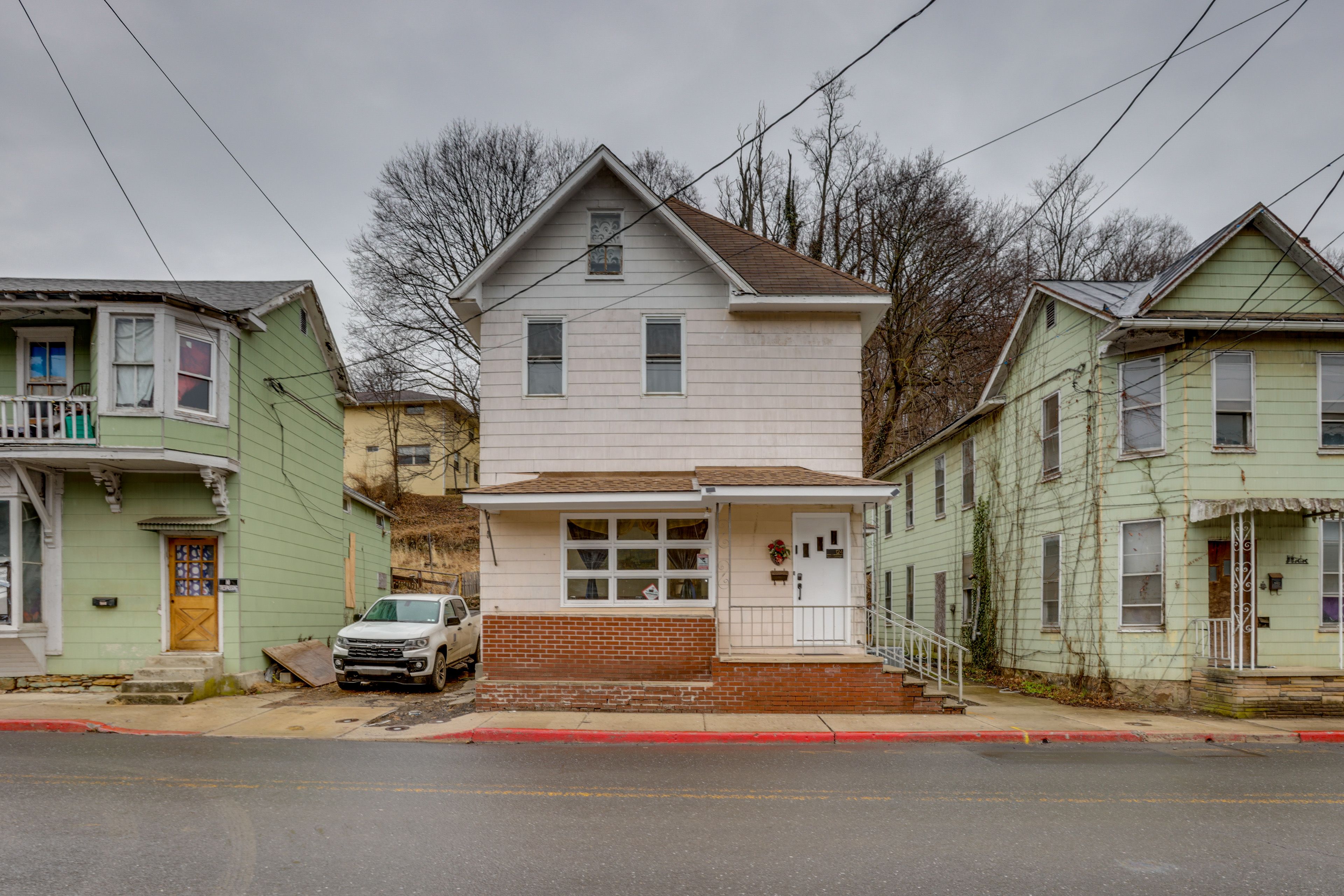 Exterior | Parking | Shared Driveway (1 Vehicle)