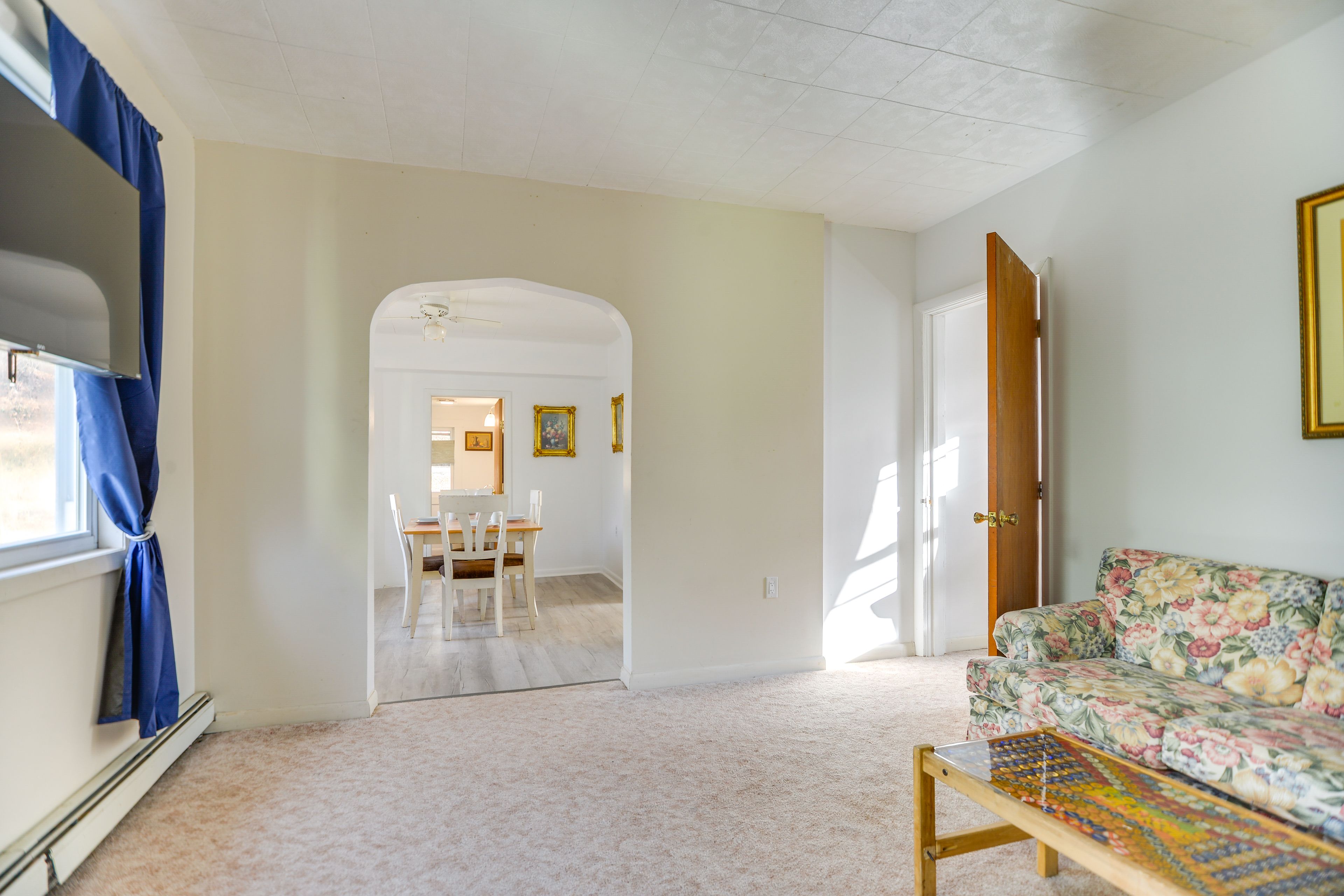 Living Room | Queen Sleeper Sofa | Smart TV