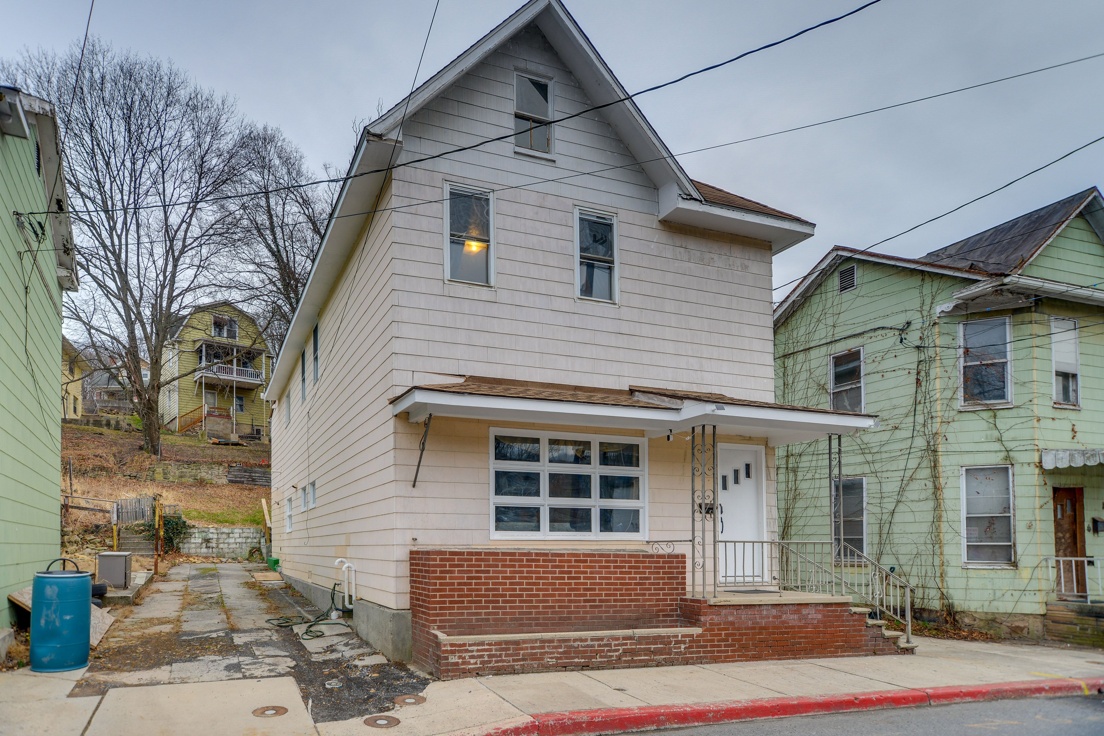 Parking | Shared Driveway (1 Vehicle)