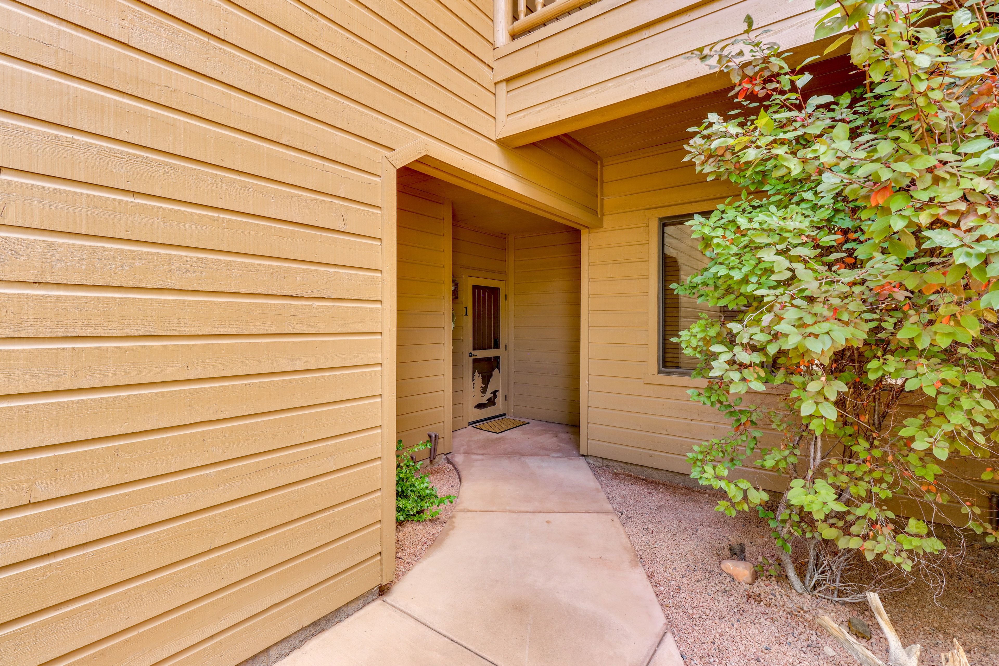 Parking | Garage (1 Vehicle) | Community Lot (4 Vehicles)