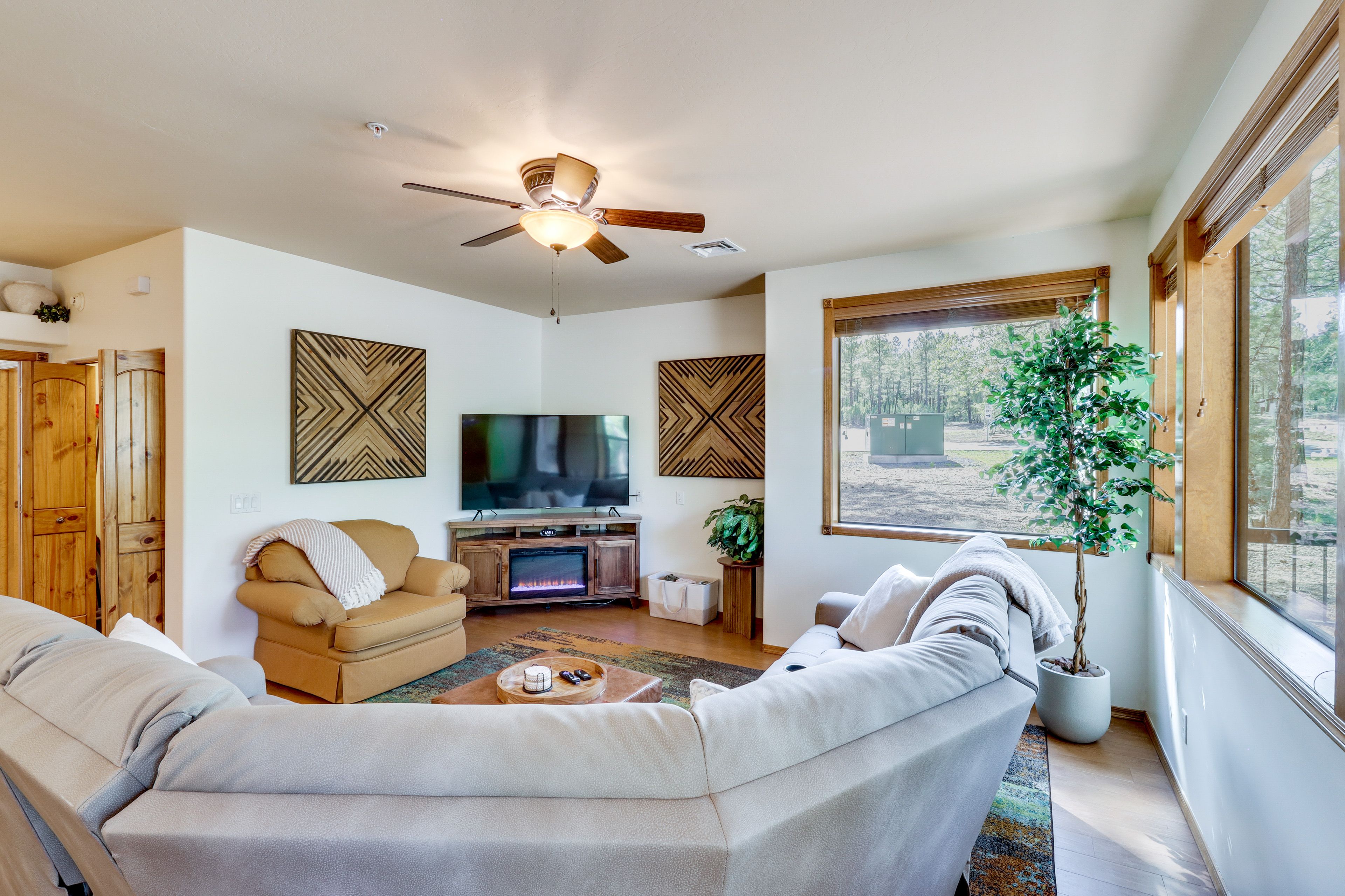 Show Low Vacation Rental | 2BR | 2BA | 1,253 Sq Ft | Step-Free Access