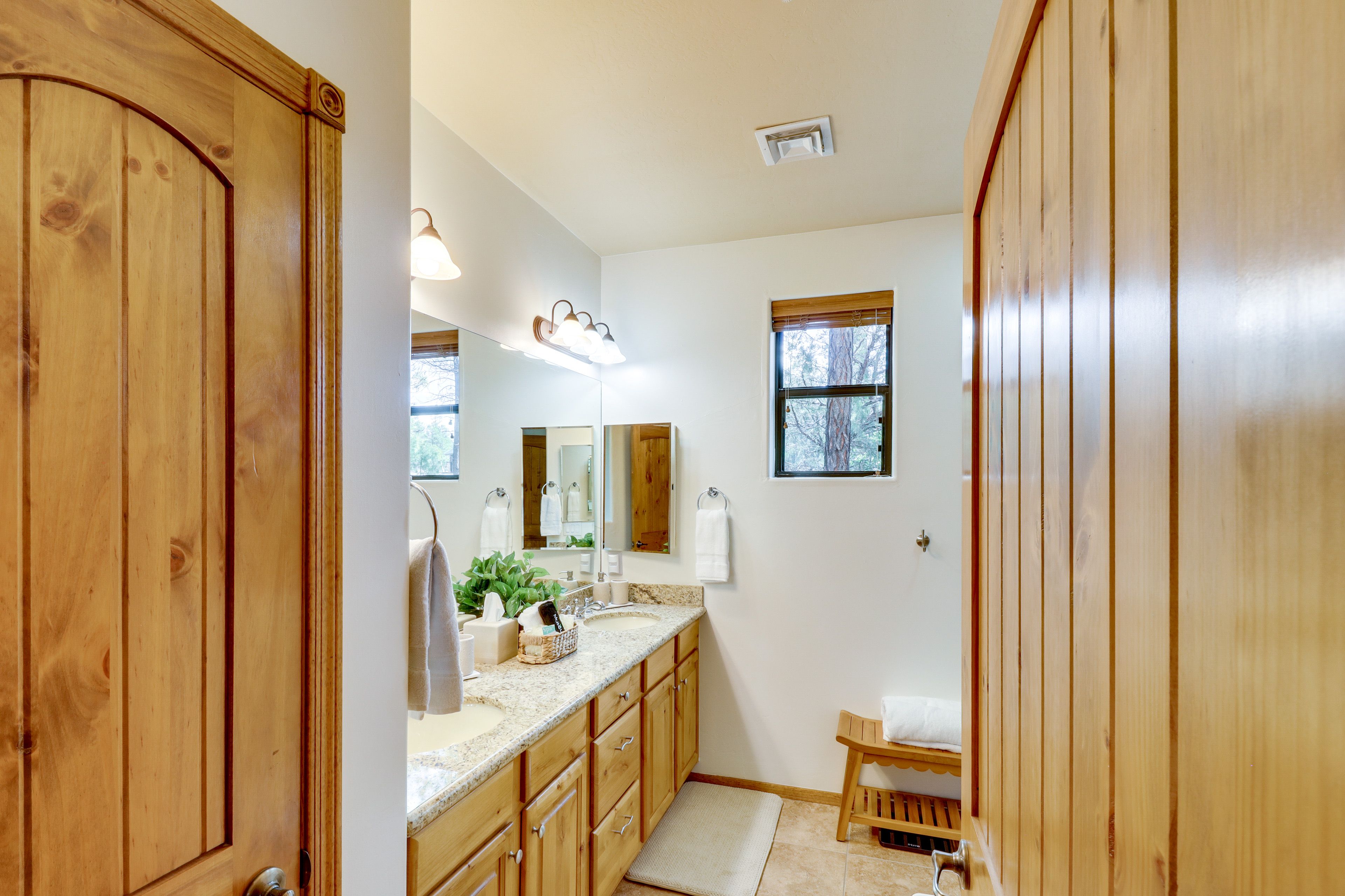 En-Suite Bathroom | Towels & Linens Provided