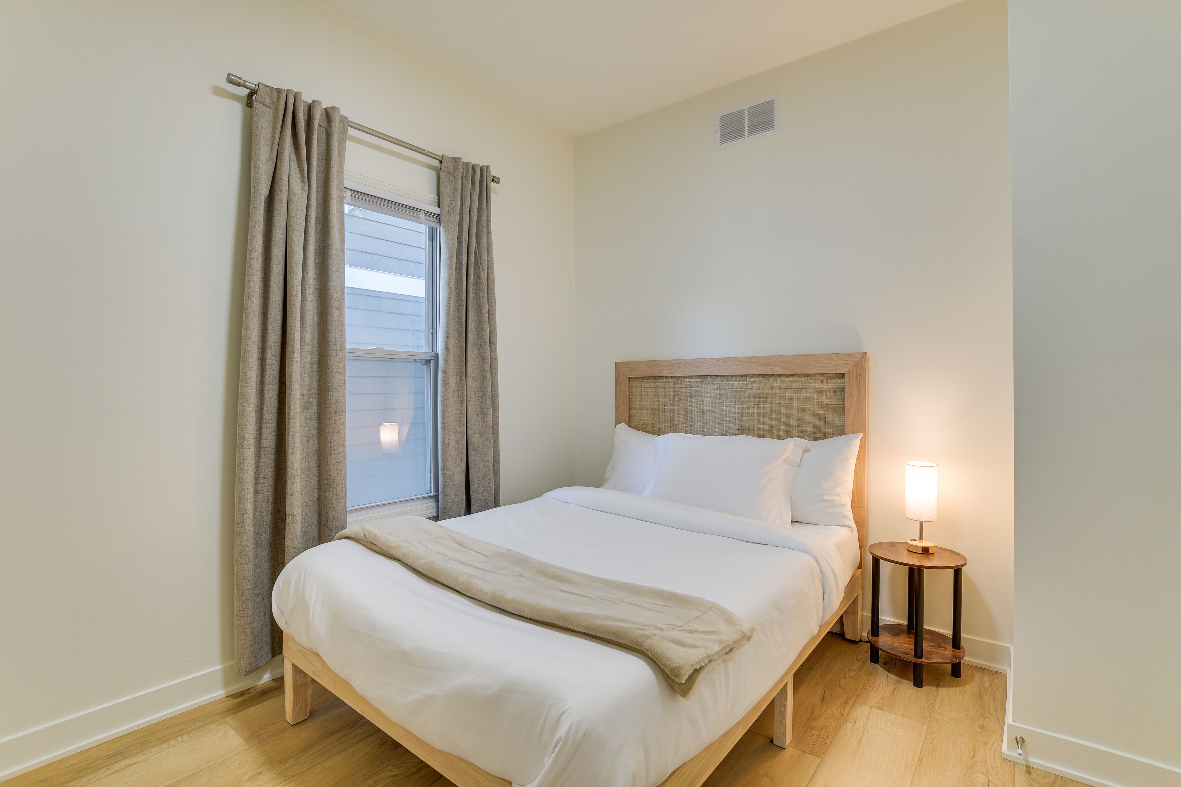 Bedroom 2 | 1st Floor | Queen Bed