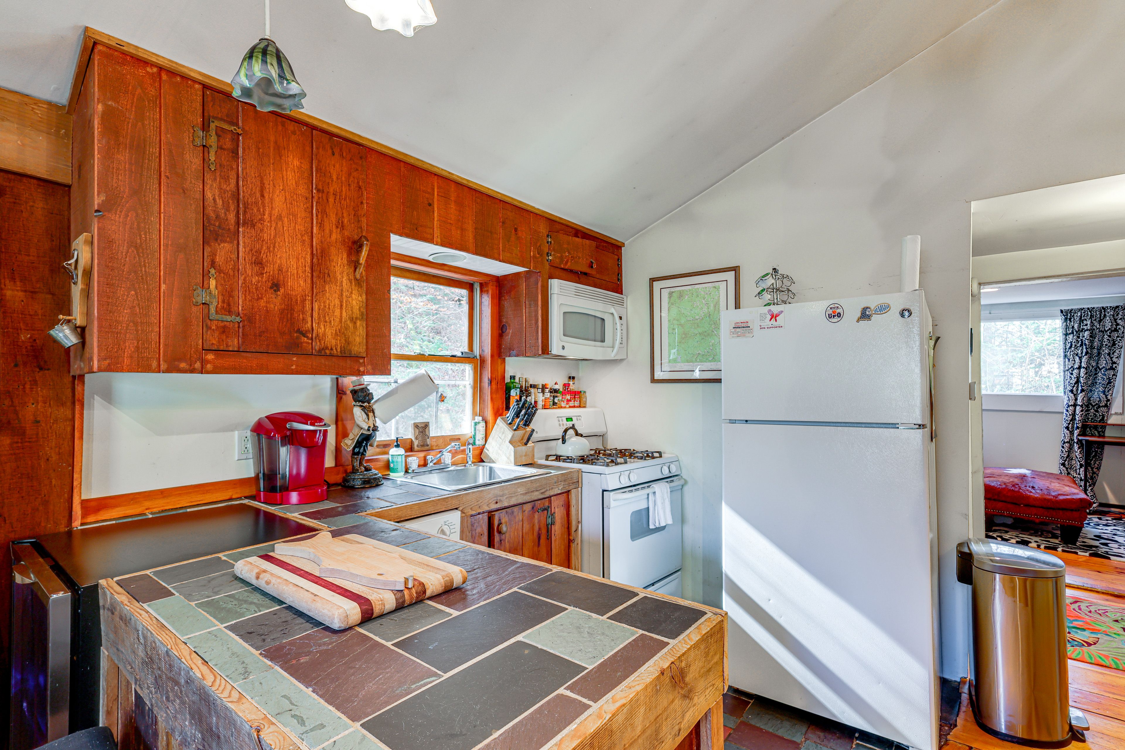 Kitchen | Espresso Machine & Keurig