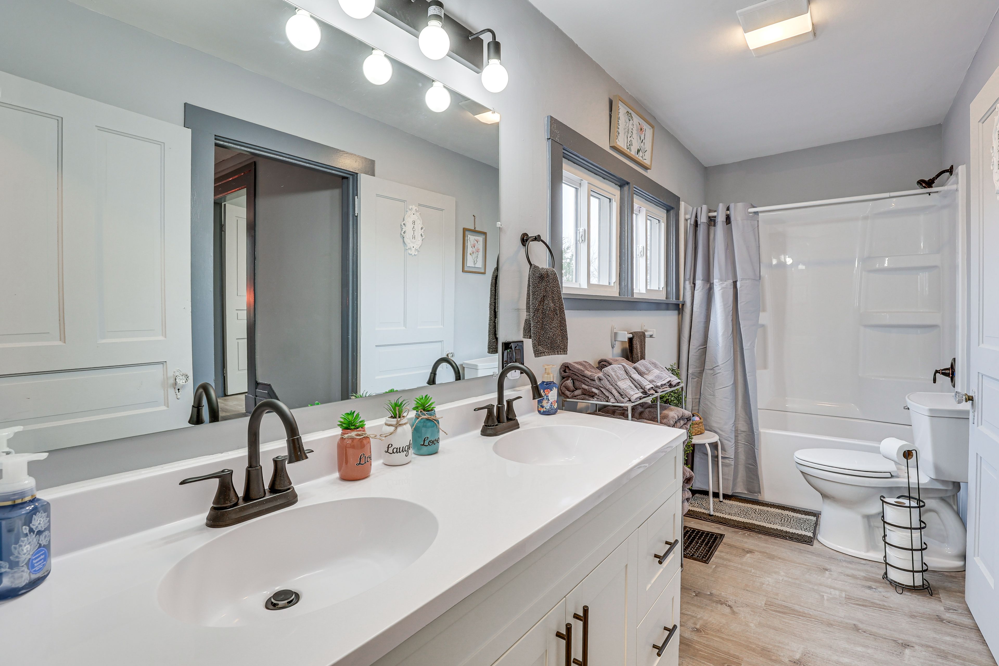 Bathroom | 2nd Floor