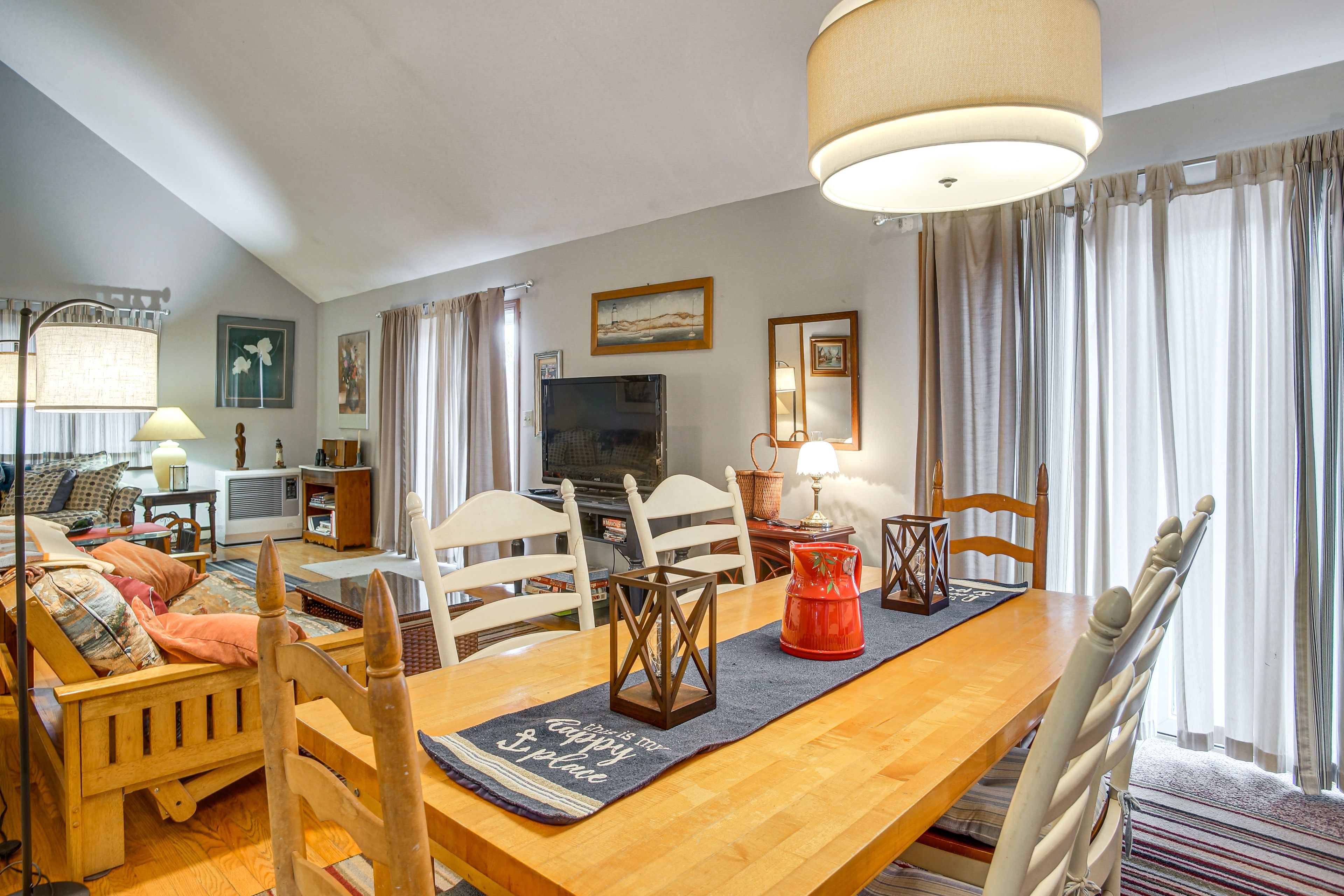 Dining Area | 1st Floor