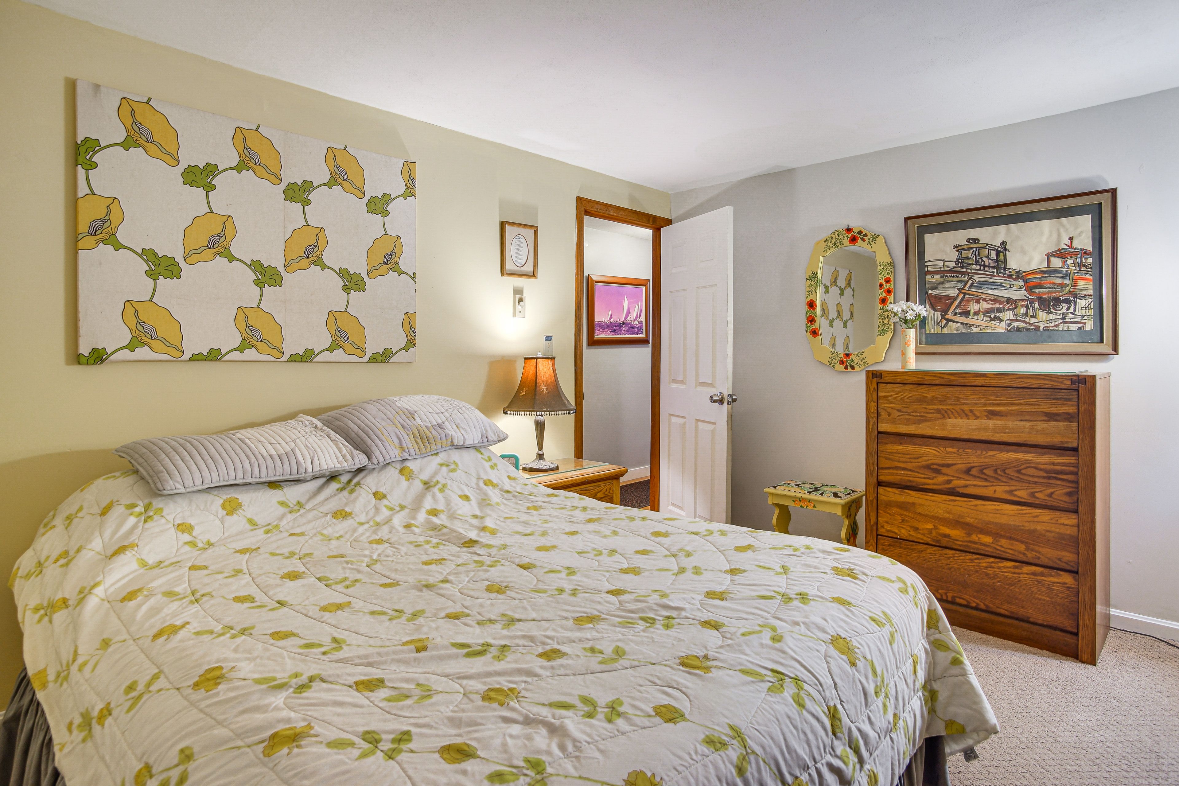 Bedroom 1 | 1st Floor | Queen Bed