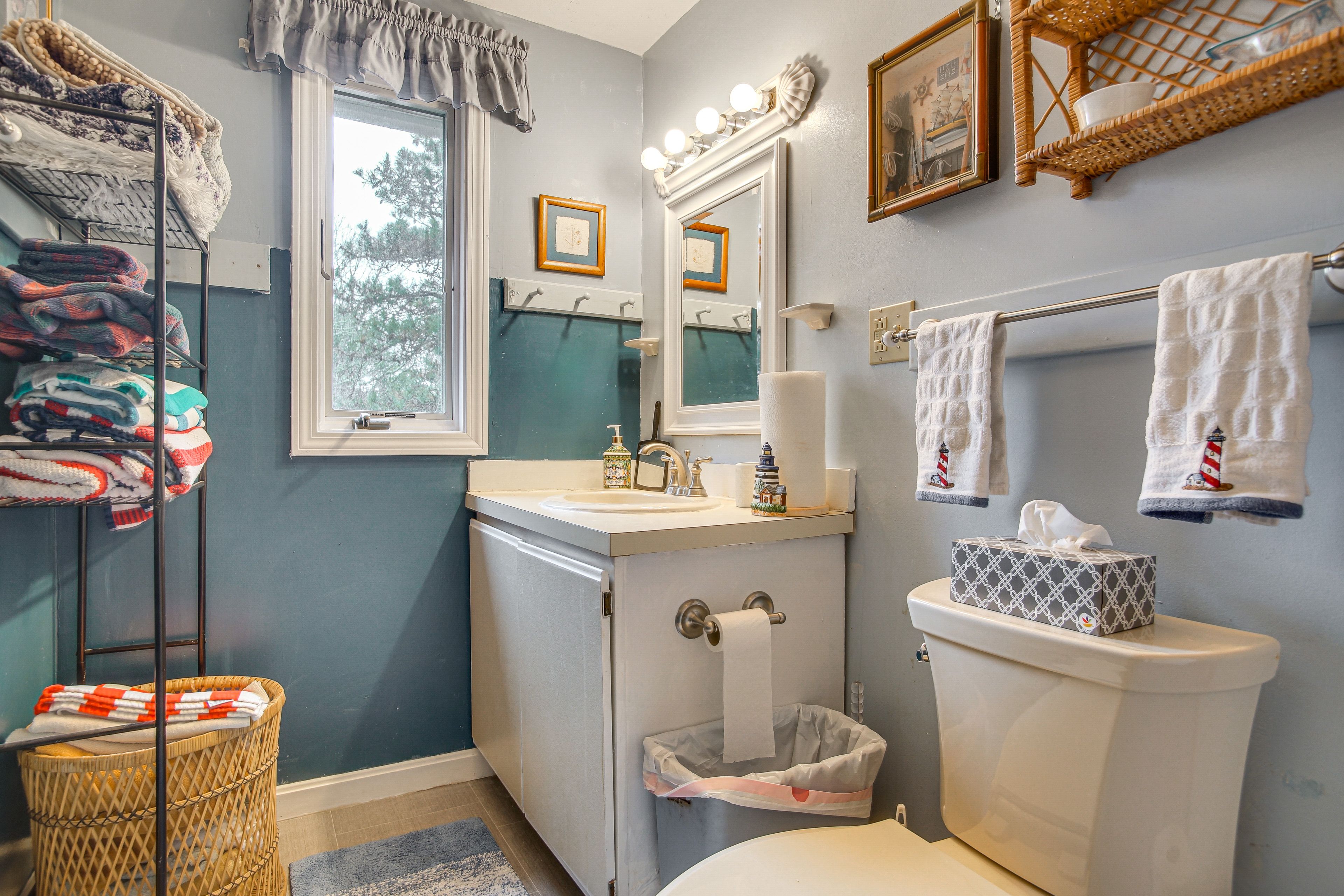 Full Bathroom | 2nd Floor