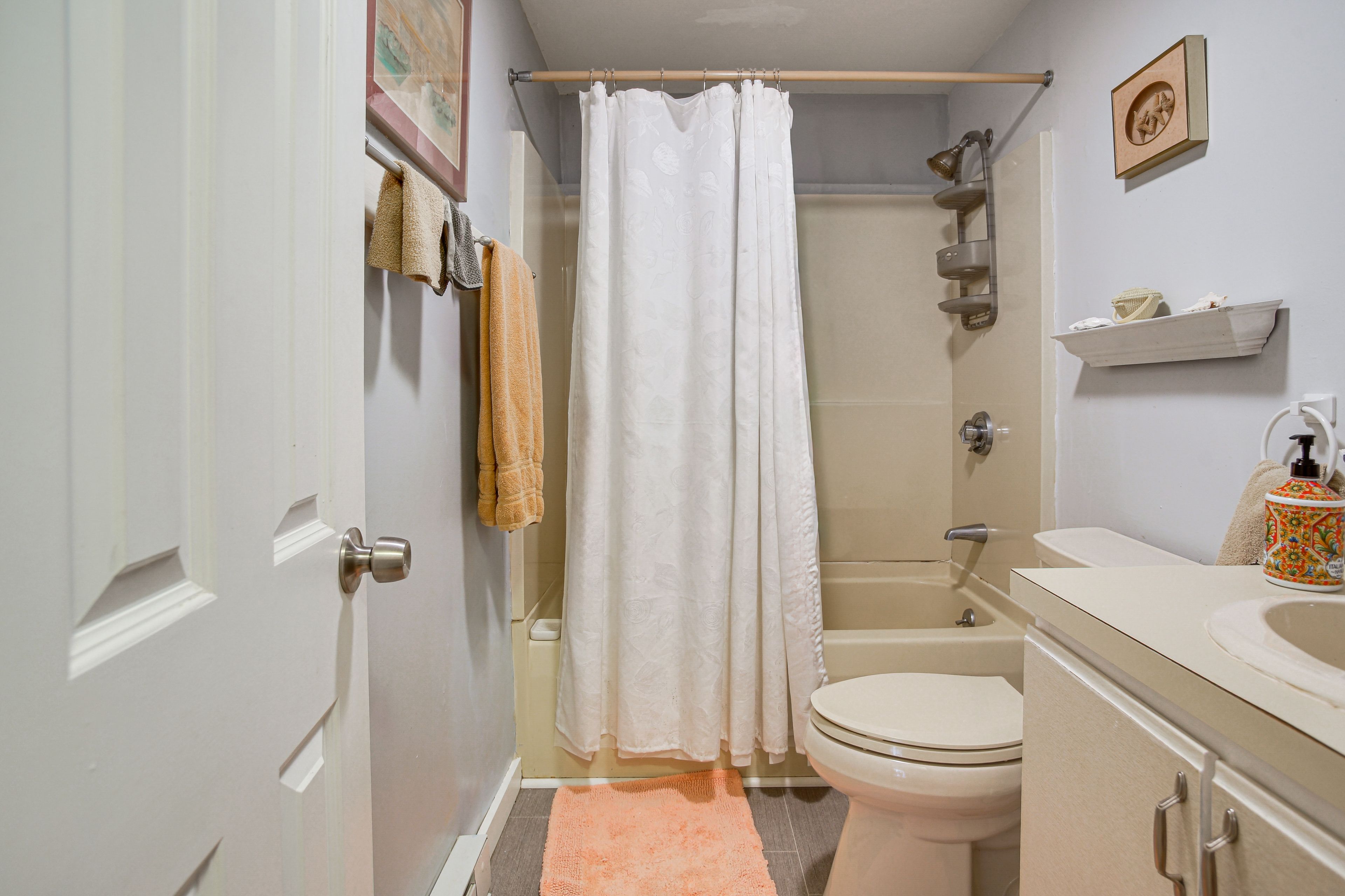 Full Bathroom | 1st Floor
