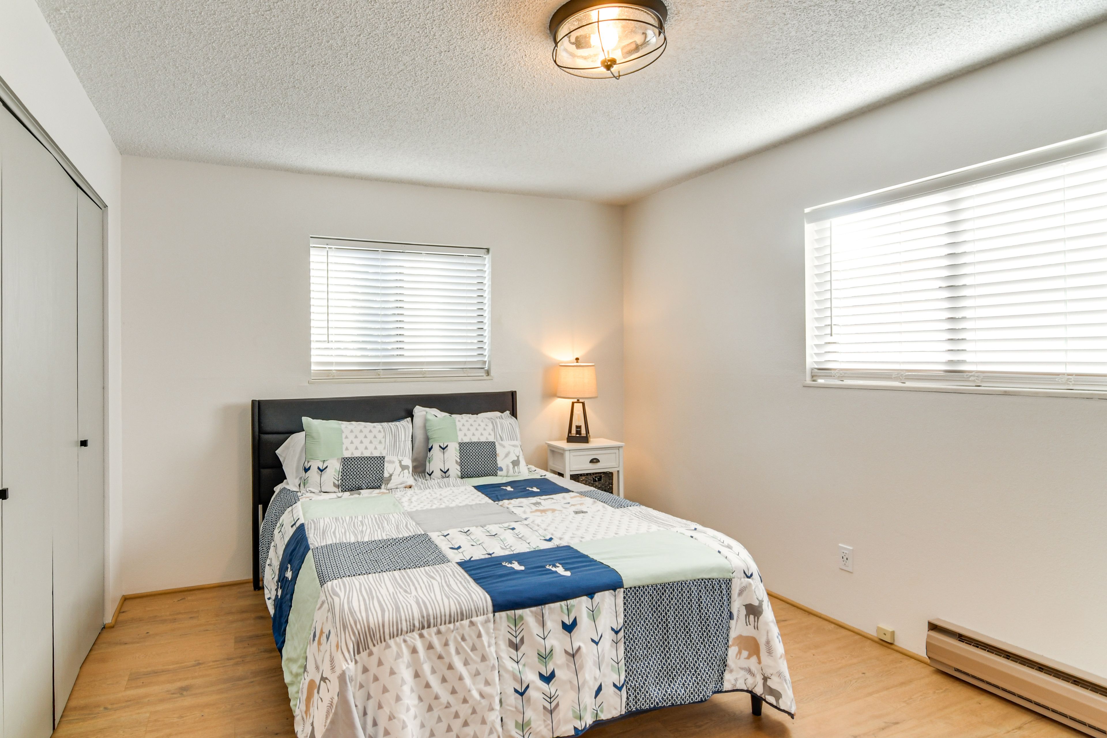 Bedroom 2 | Queen Bed