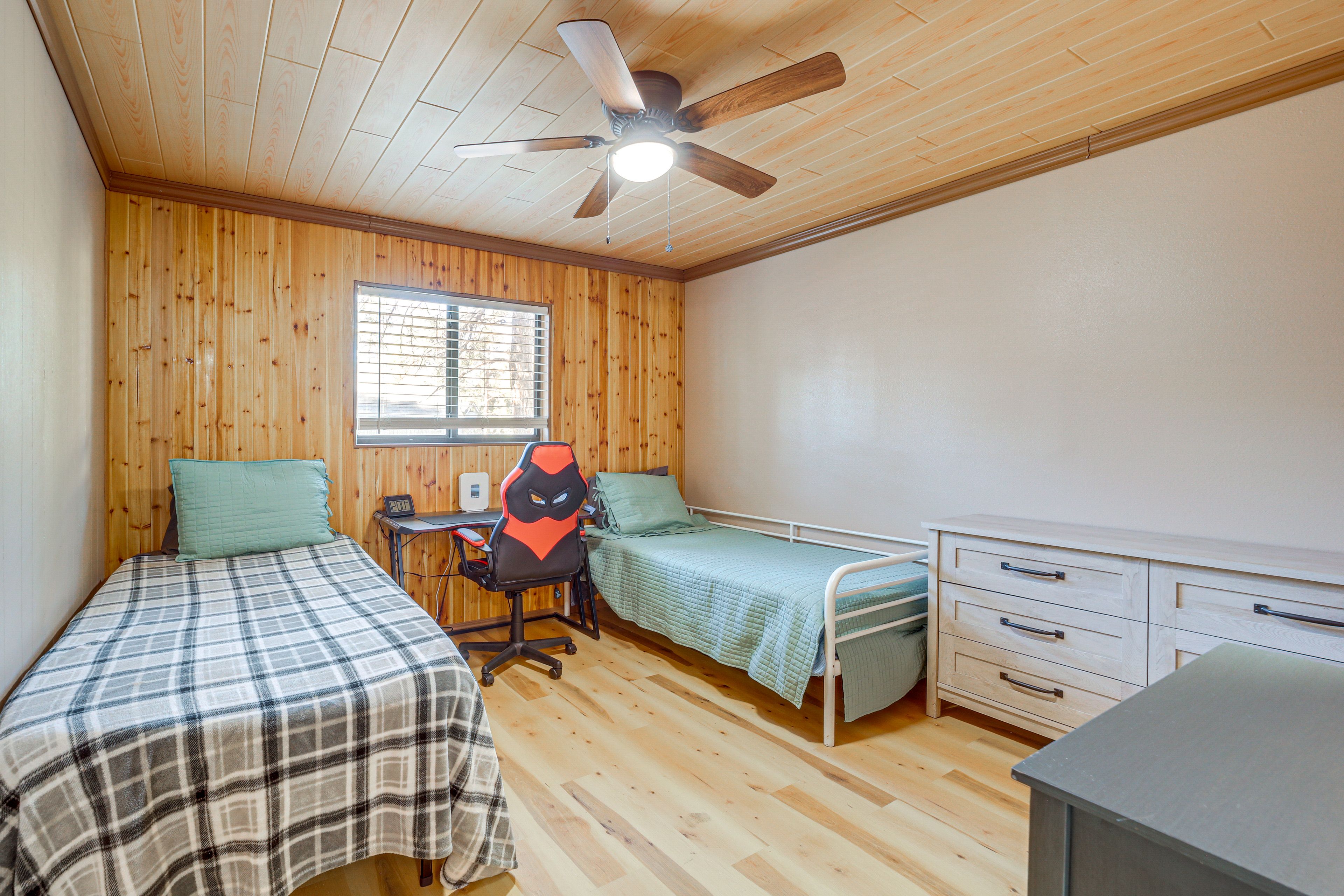 Bedroom 2 | 2 Twin Beds