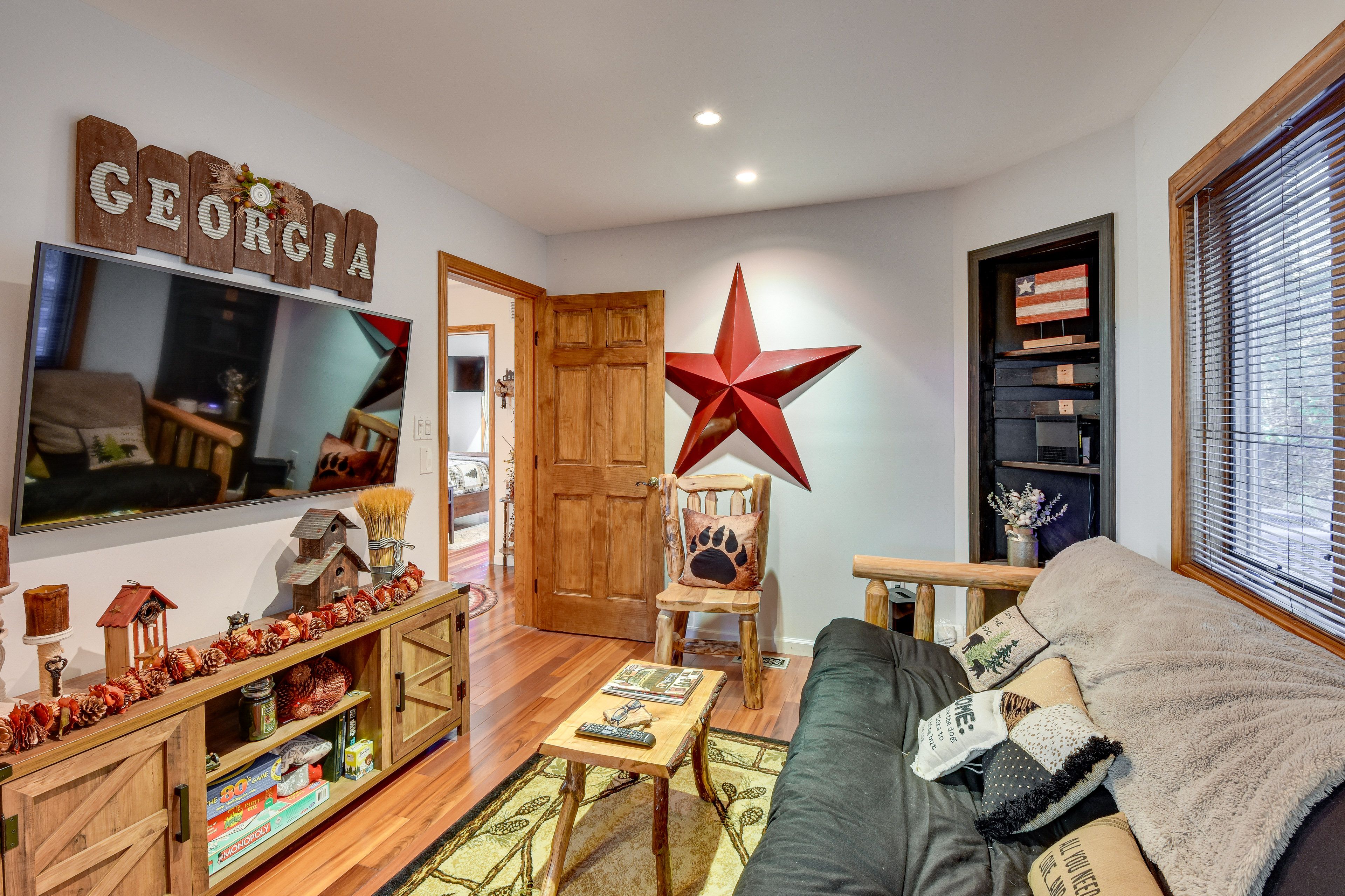 Den | Futon | 1st Floor