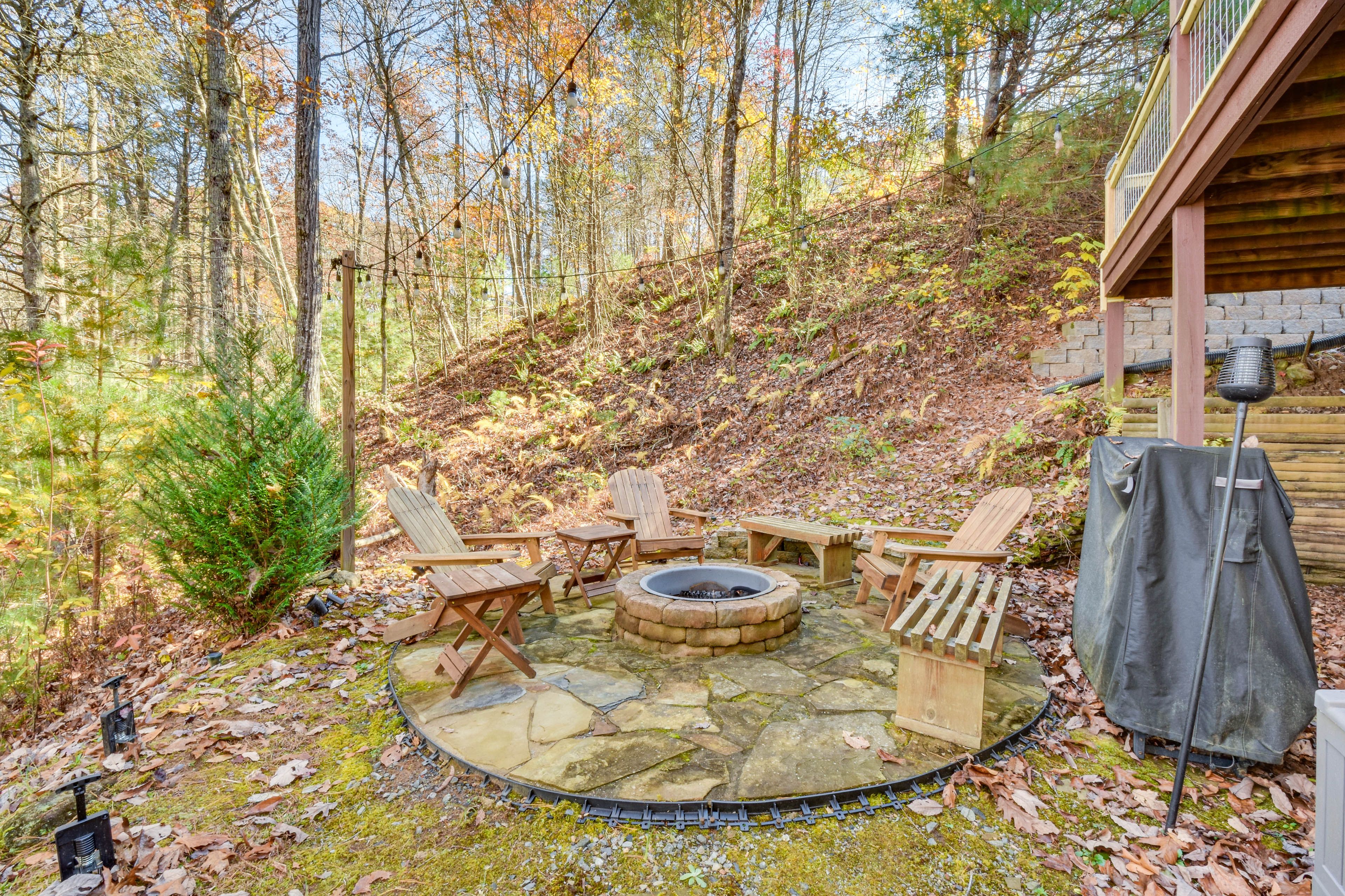Private Yard | Fire Pit