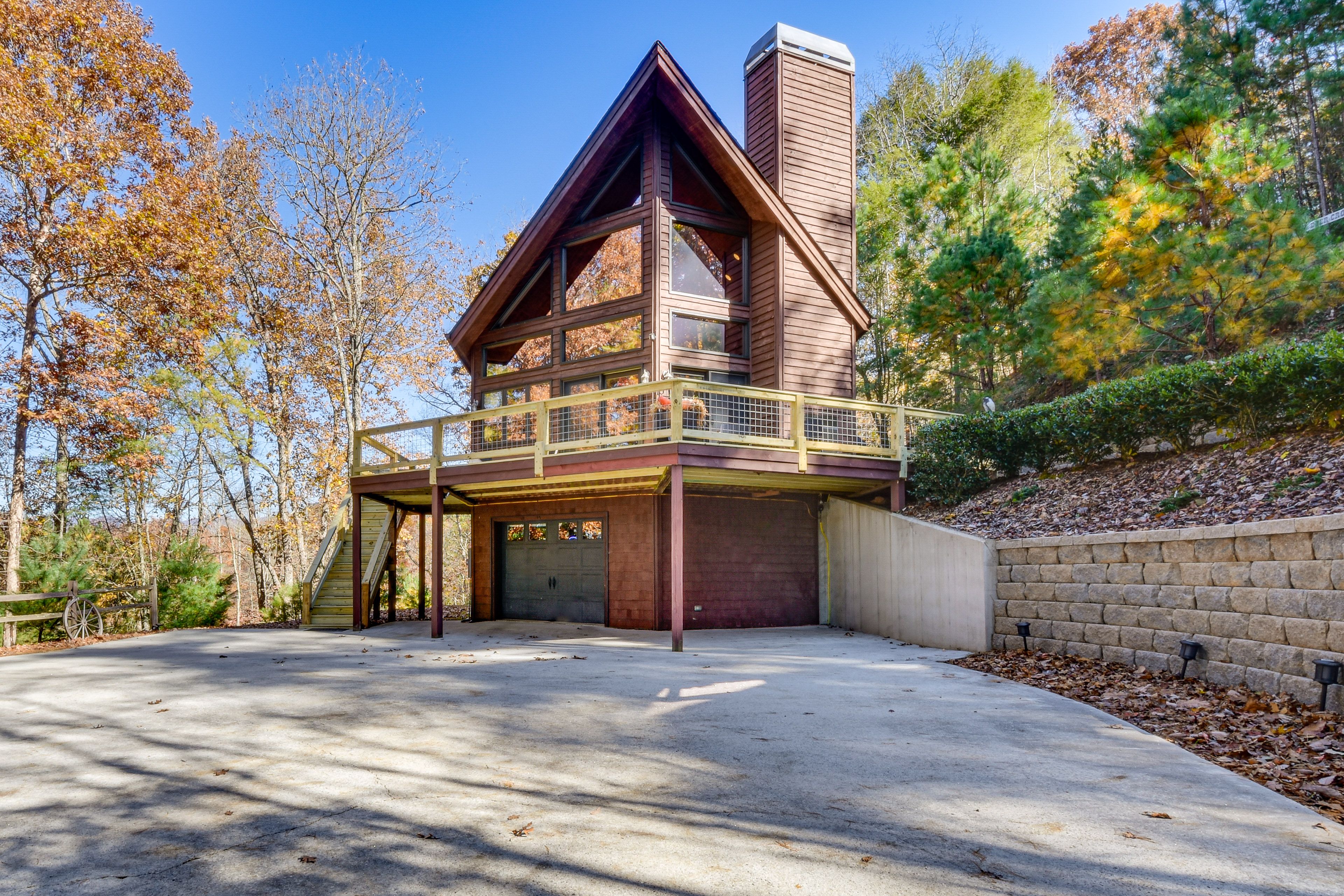 Blairsville Vacation Rental | 3BR | 2.5BA | 2,756 Sq Ft | Stairs to Enter