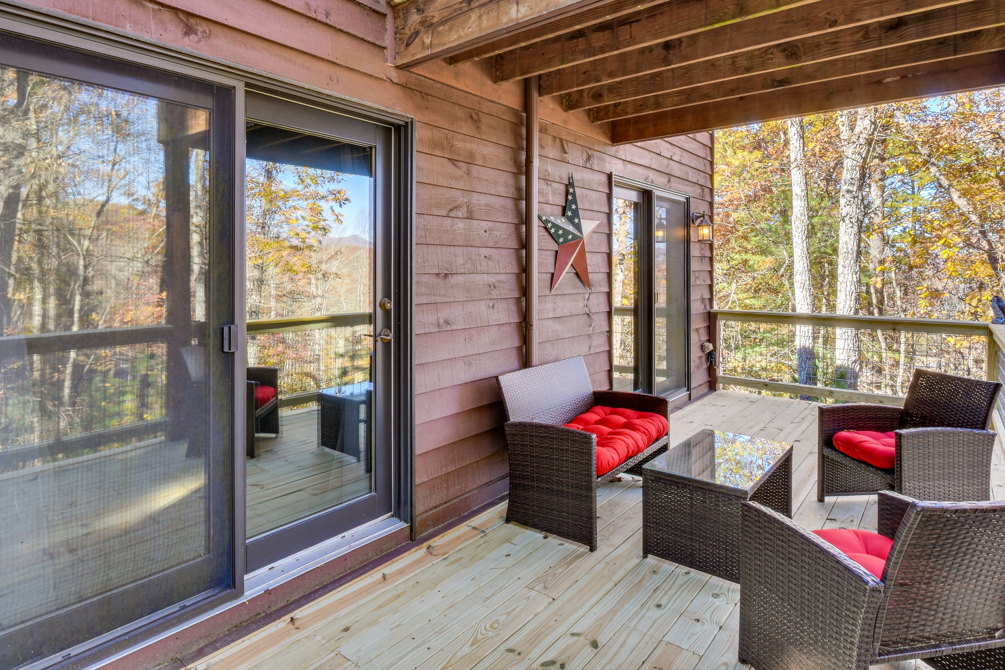 Side Deck | Peaceful Wooded Setting
