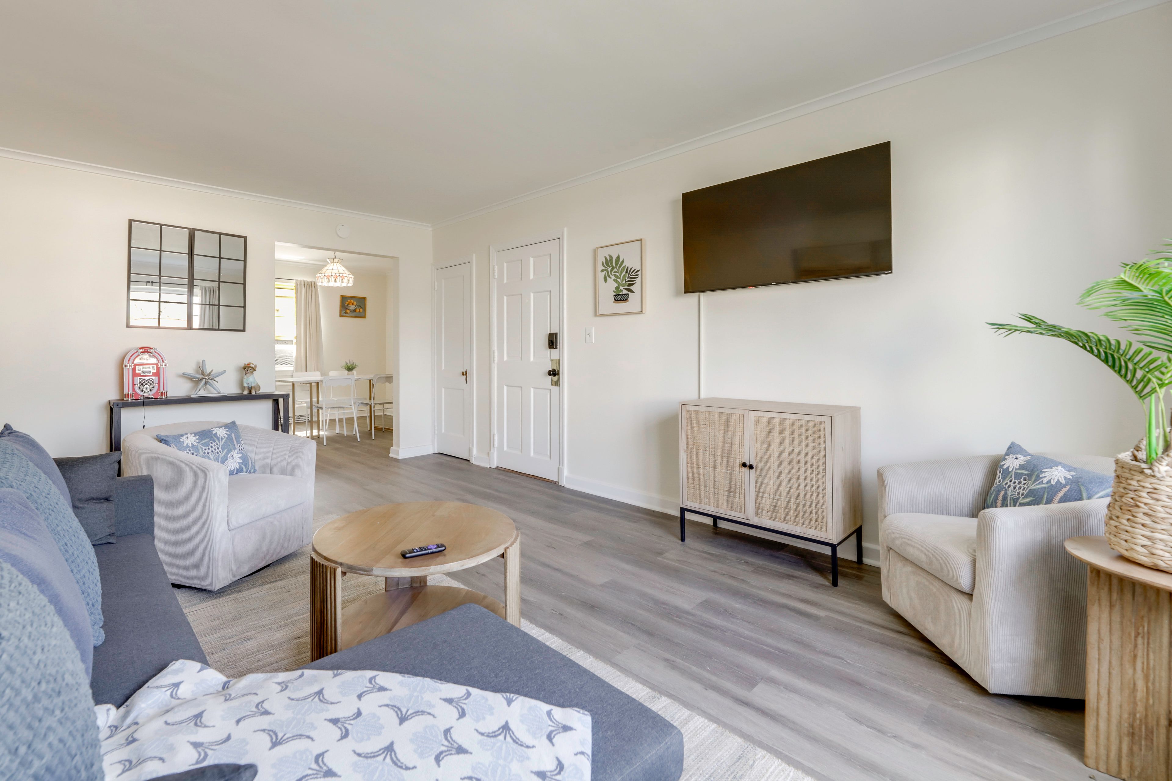 Cambridge Vacation Rental | 2BR | 1BA | 800 Sq Ft | 1 Step for Access