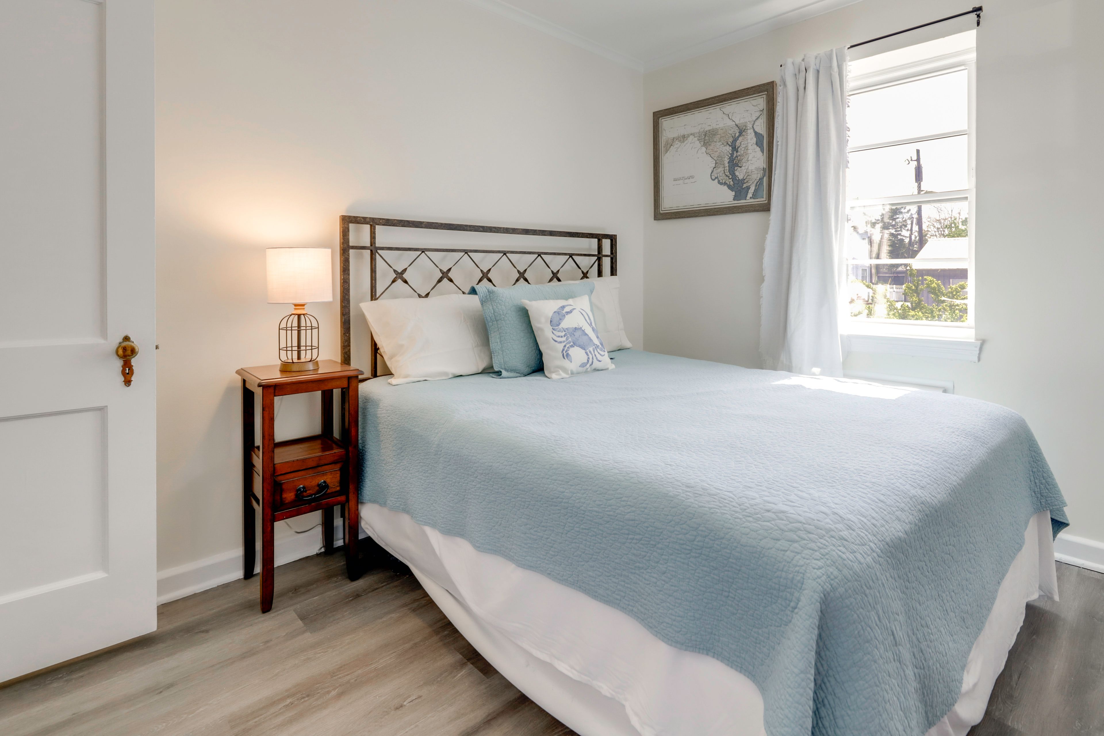 Bedroom 1 | Queen Bed