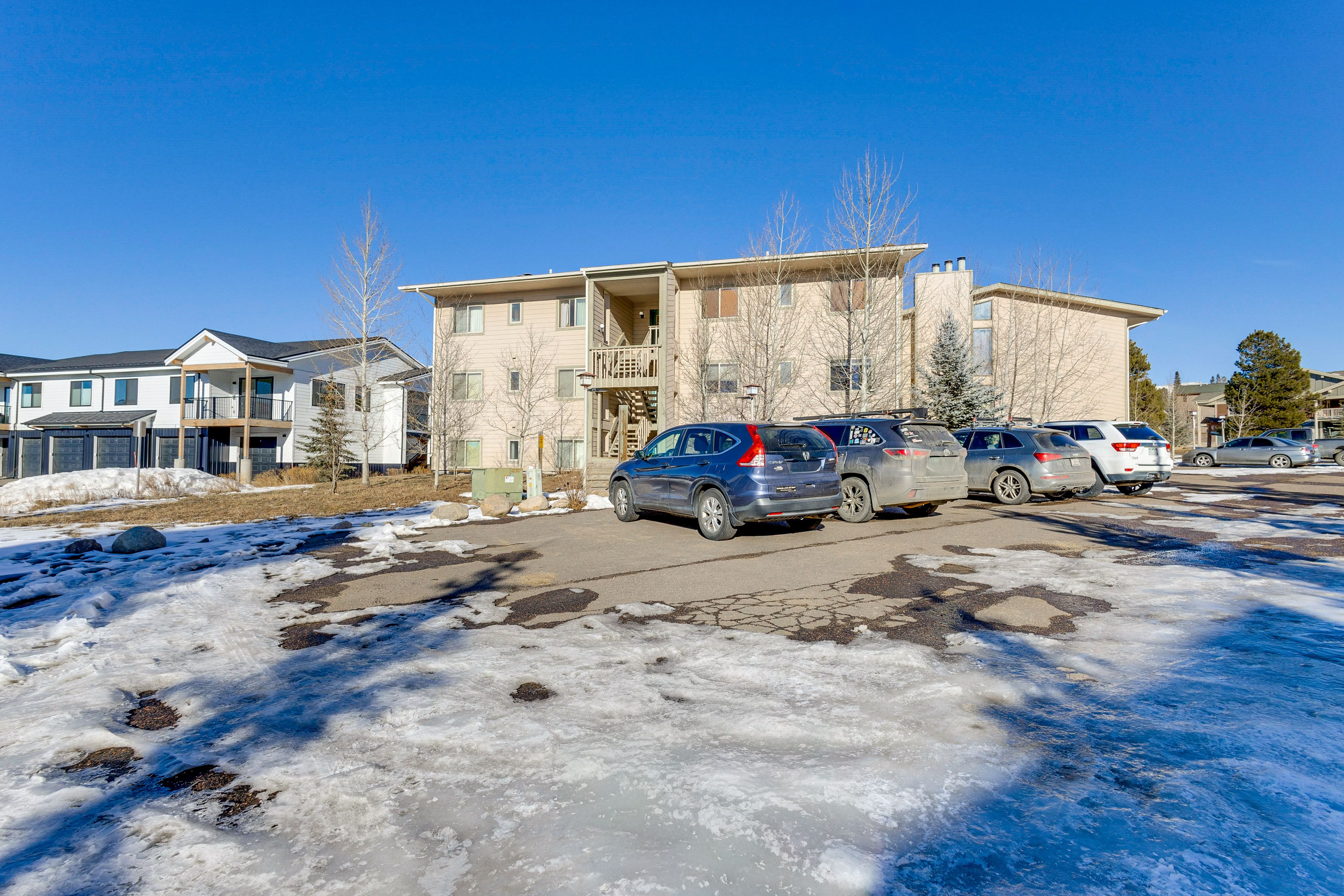 Parking | Community Parking (3 Vehicles)