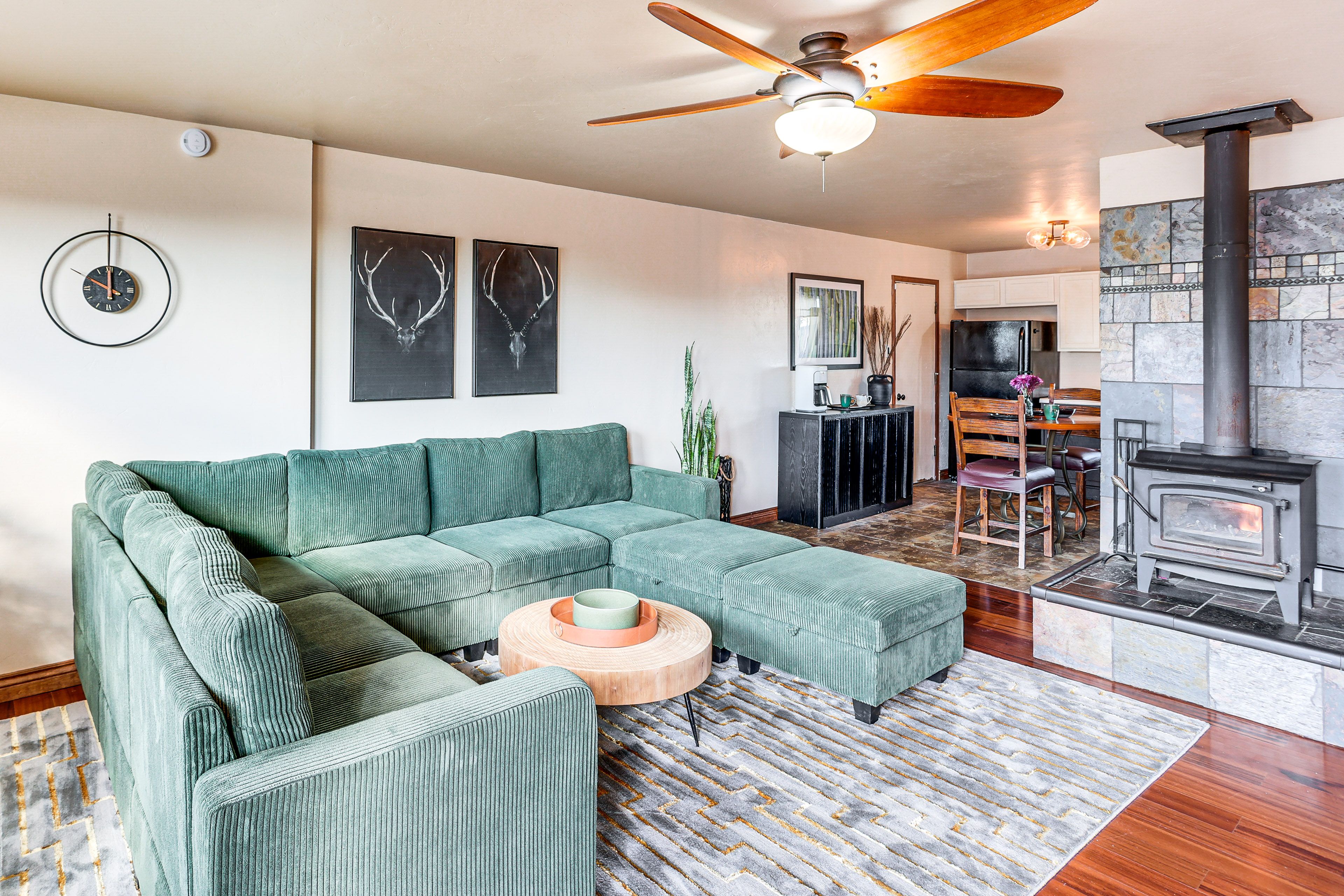 Living Room | Wood-Burning Stove | Free WiFi | Smart TV | Central A/C