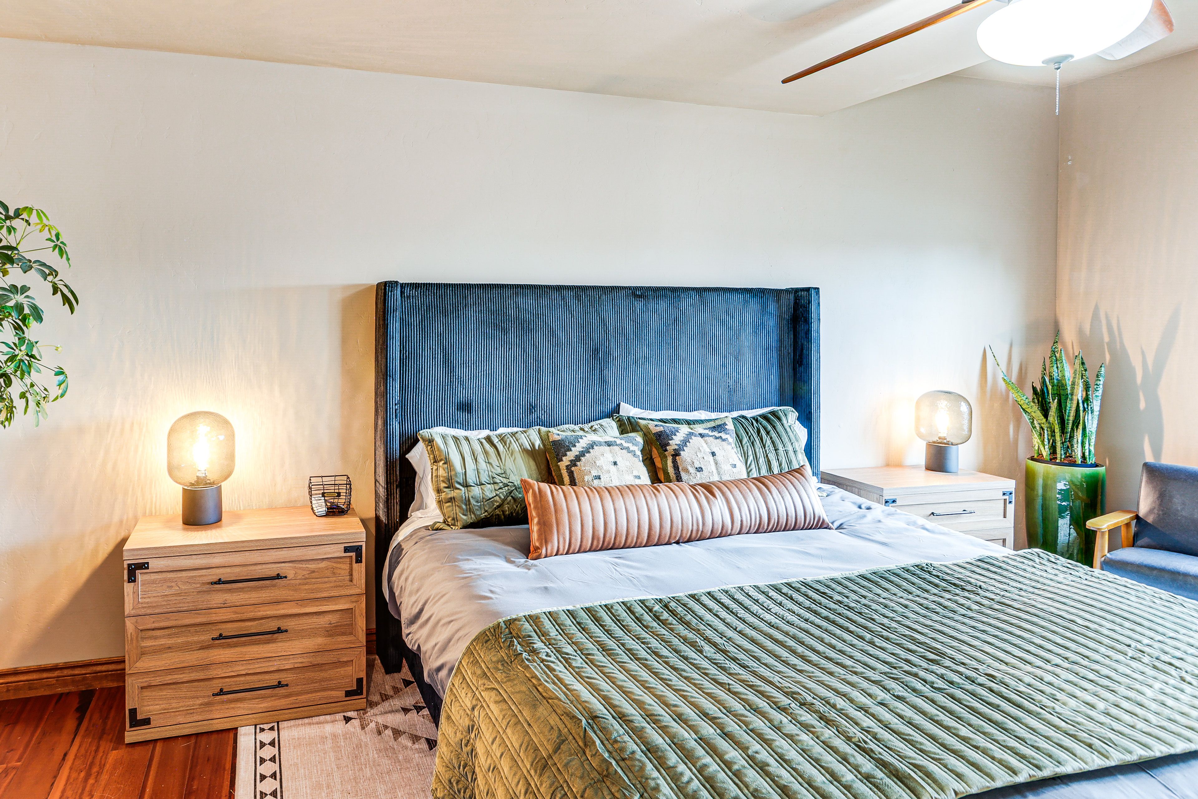 Bedroom 1 | King Bed