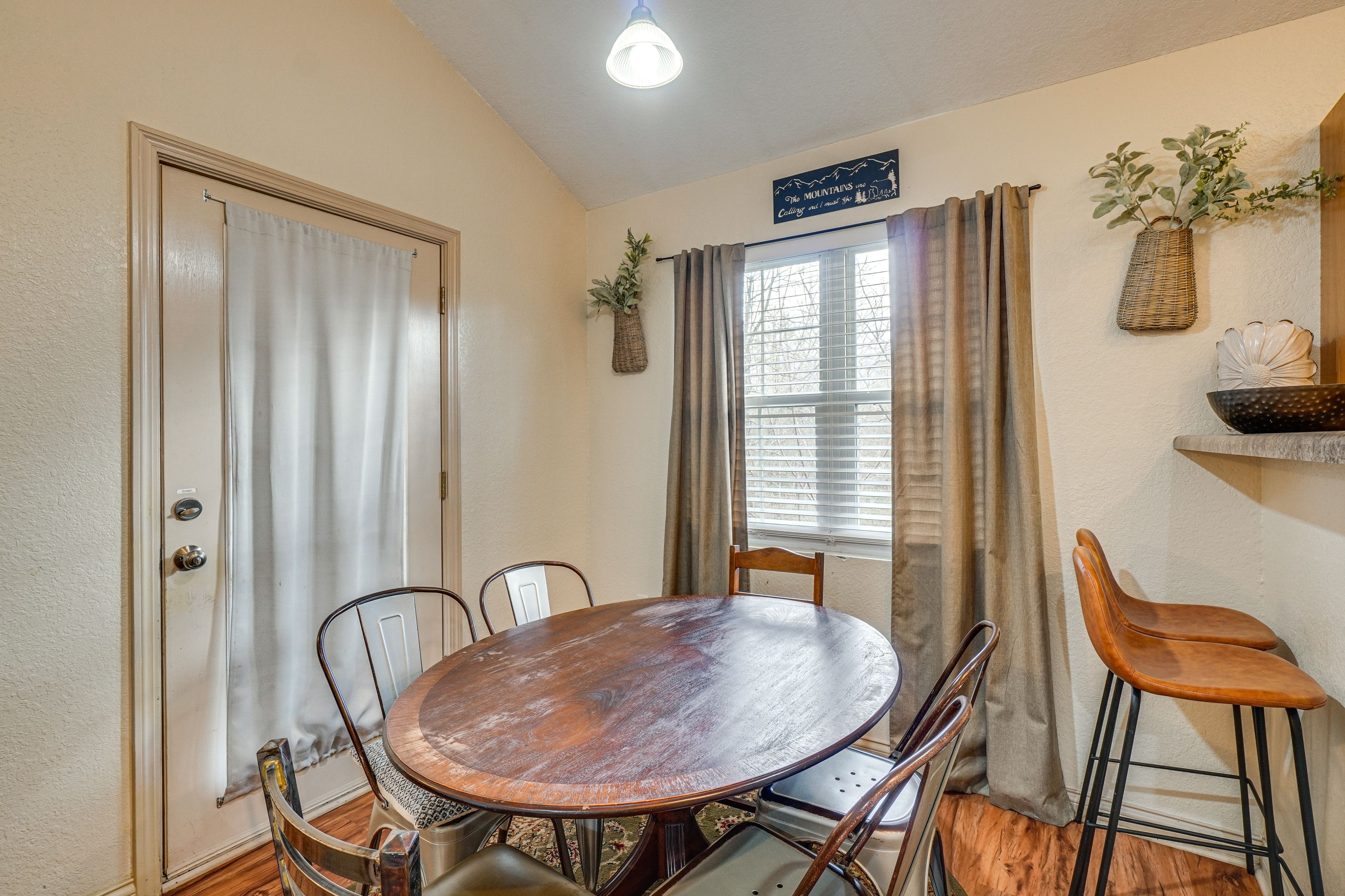 Dining Table | Dishware & Flatware | Main Floor