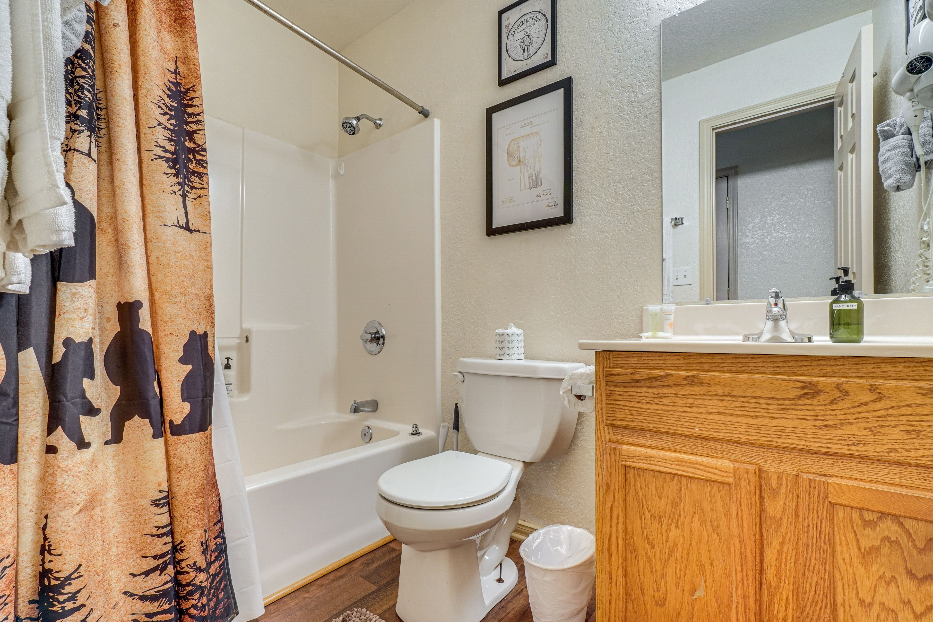 Bathroom | Main Floor