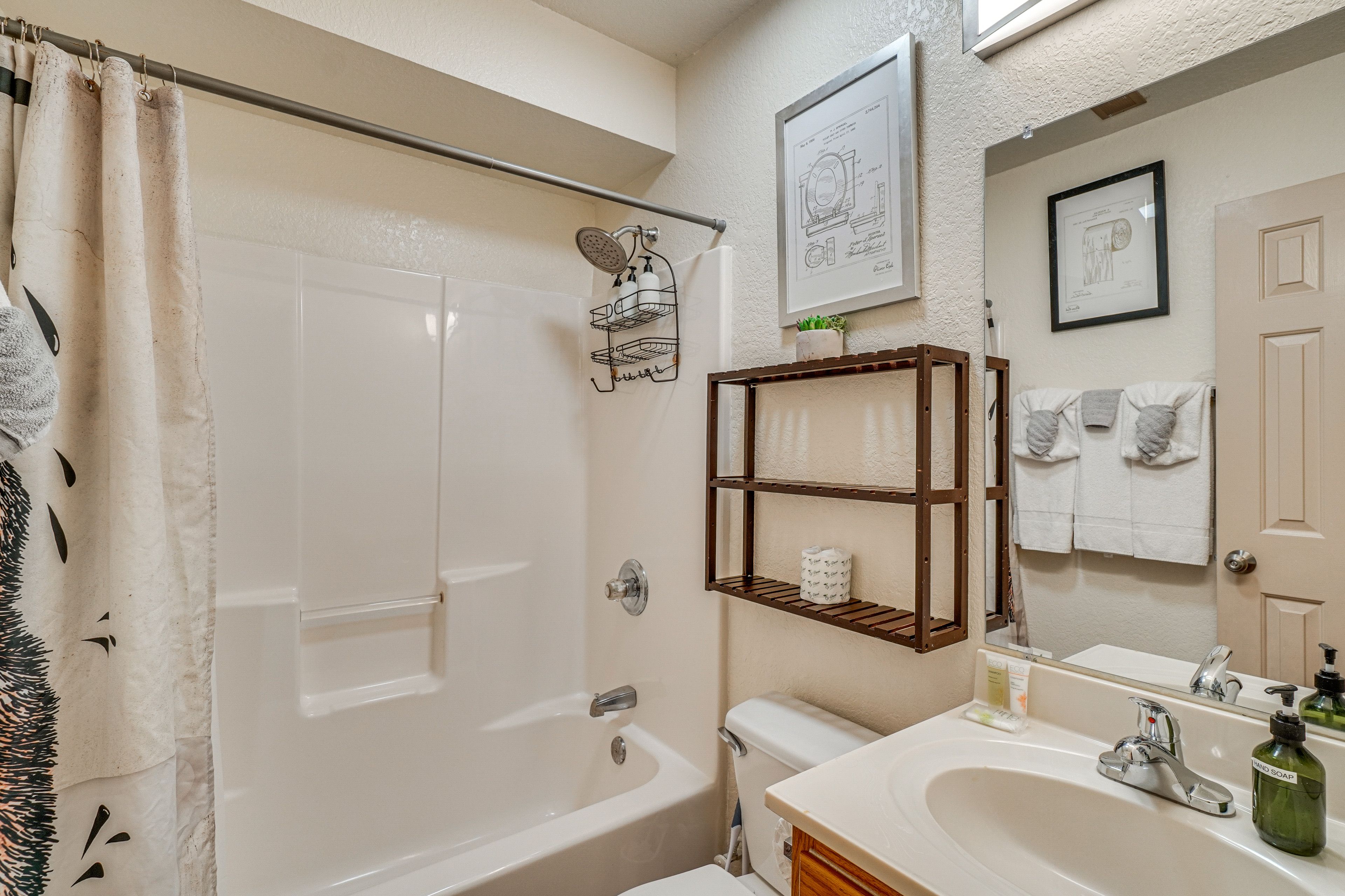 Bathroom | Lower Floor