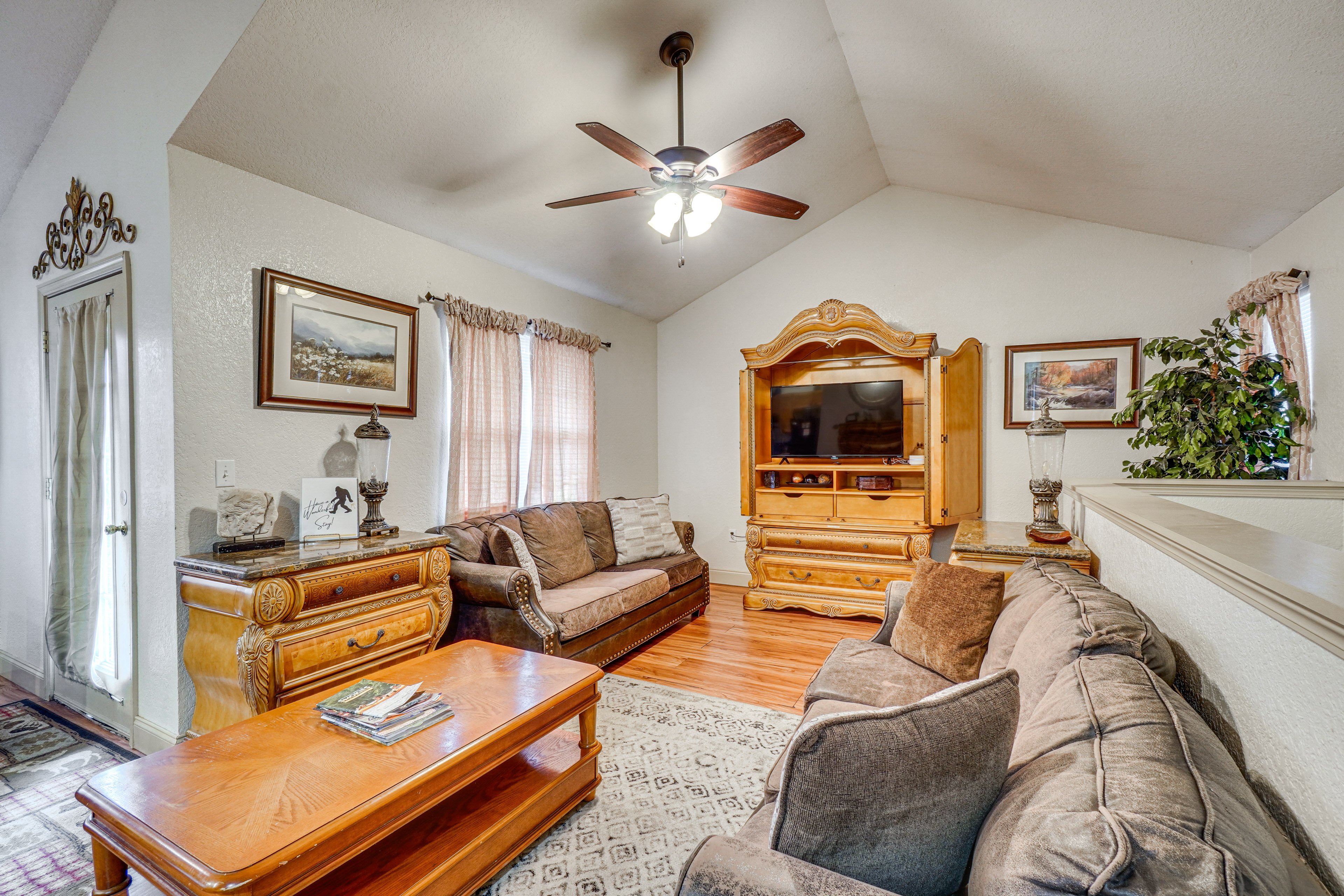 Living Room | Free WiFi | Central A/C & Heat