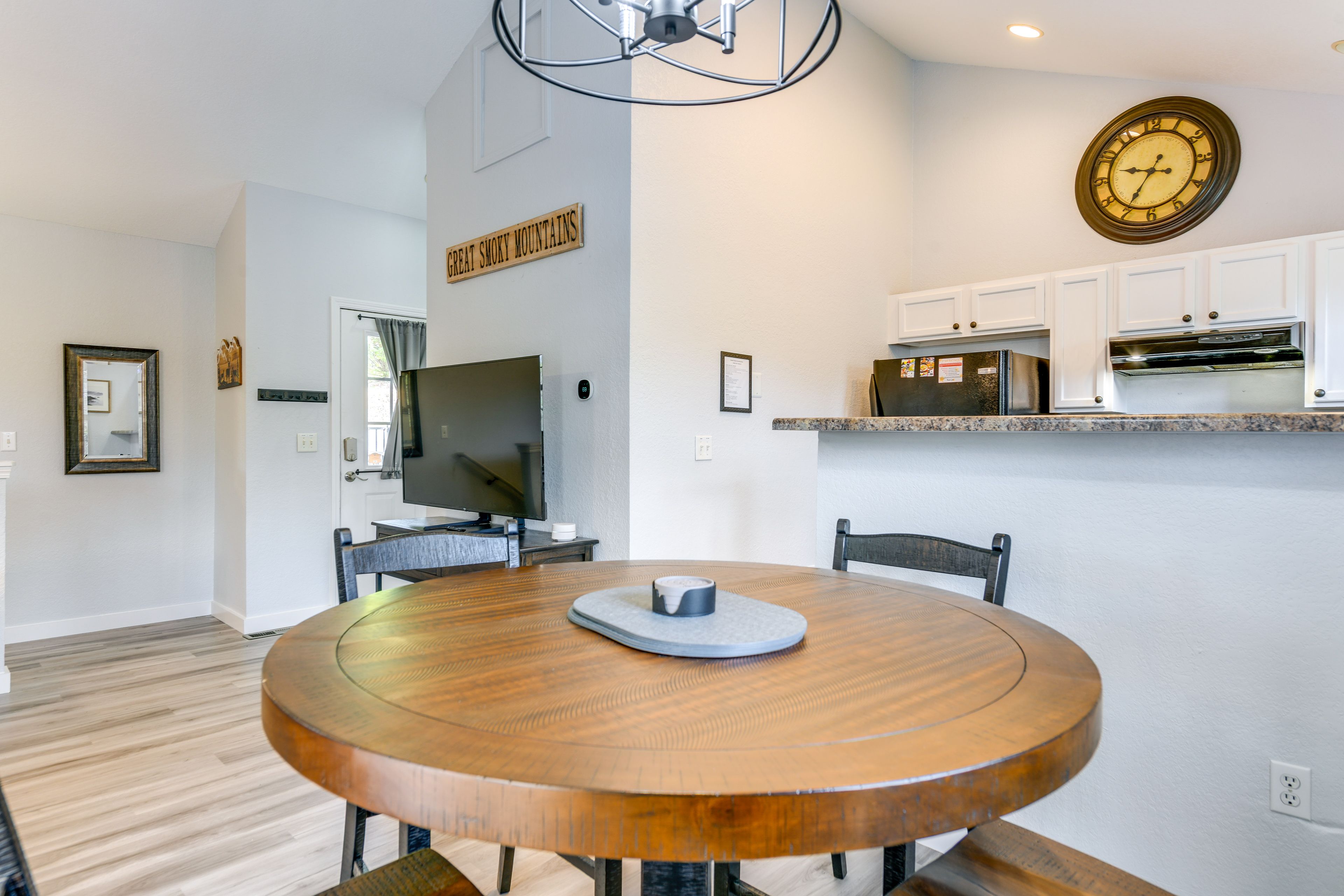 Dining Area | Main Floor