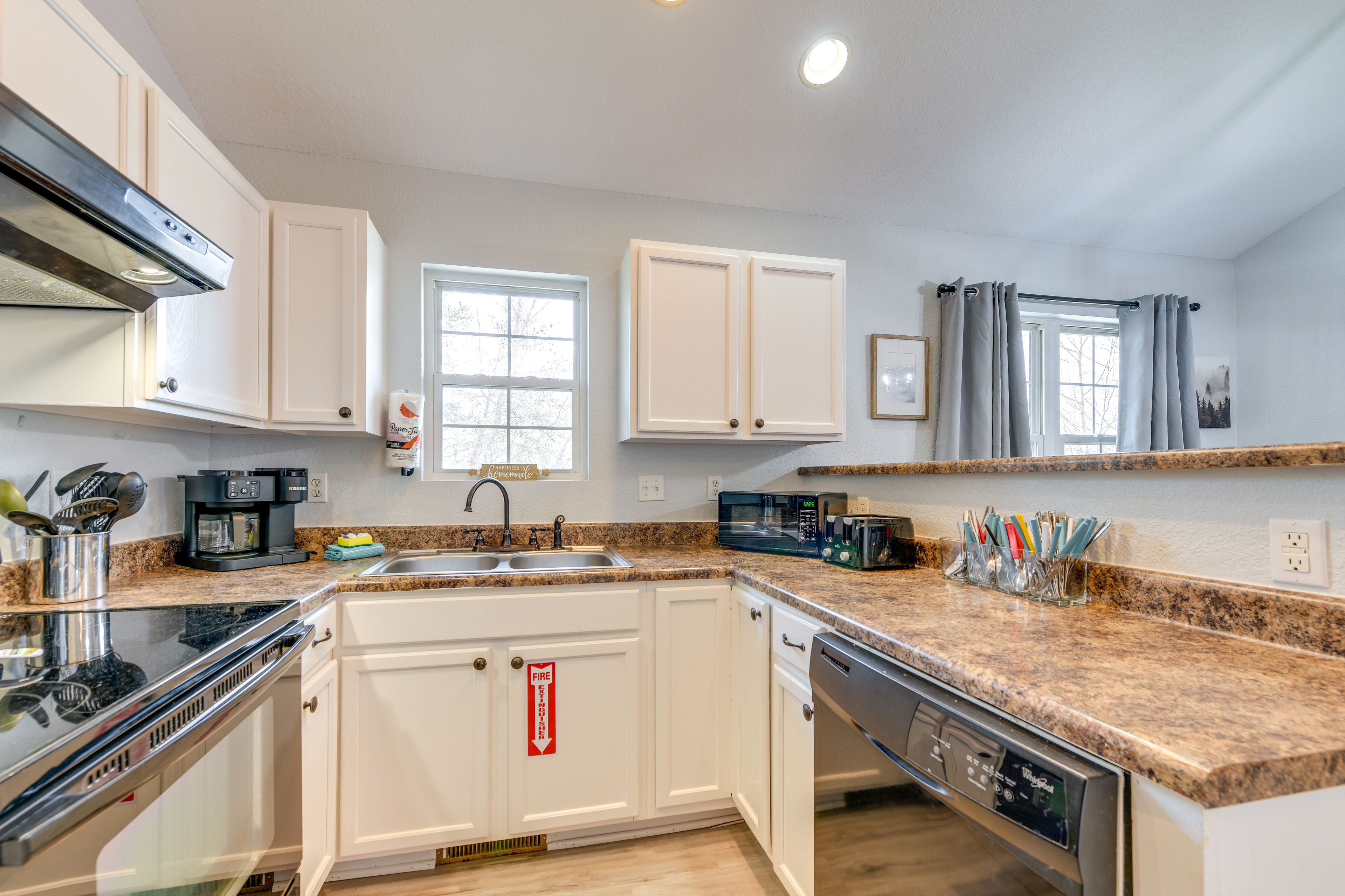 Kitchen | Main Floor