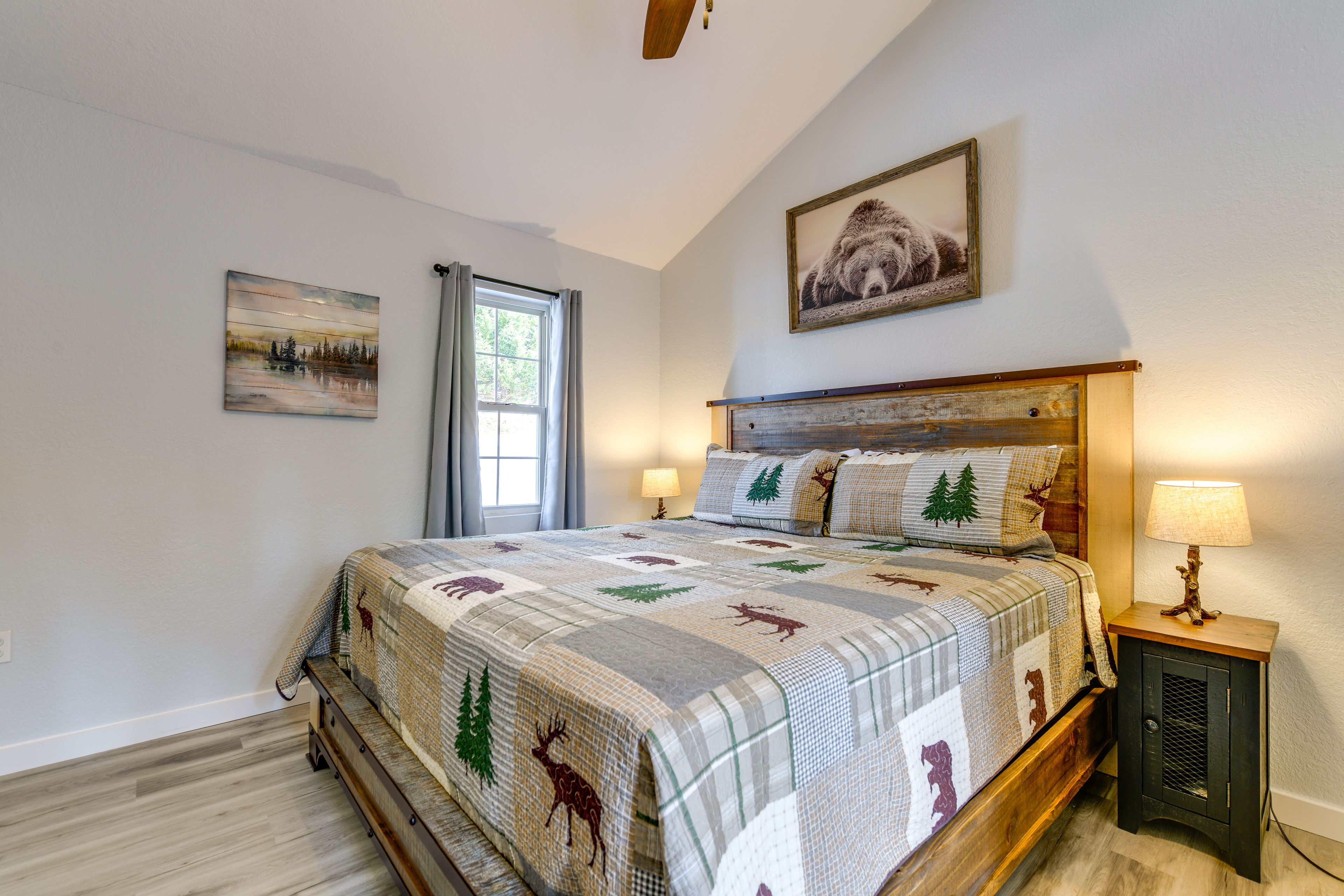 Bedroom 1 | Queen Bed | Main Floor