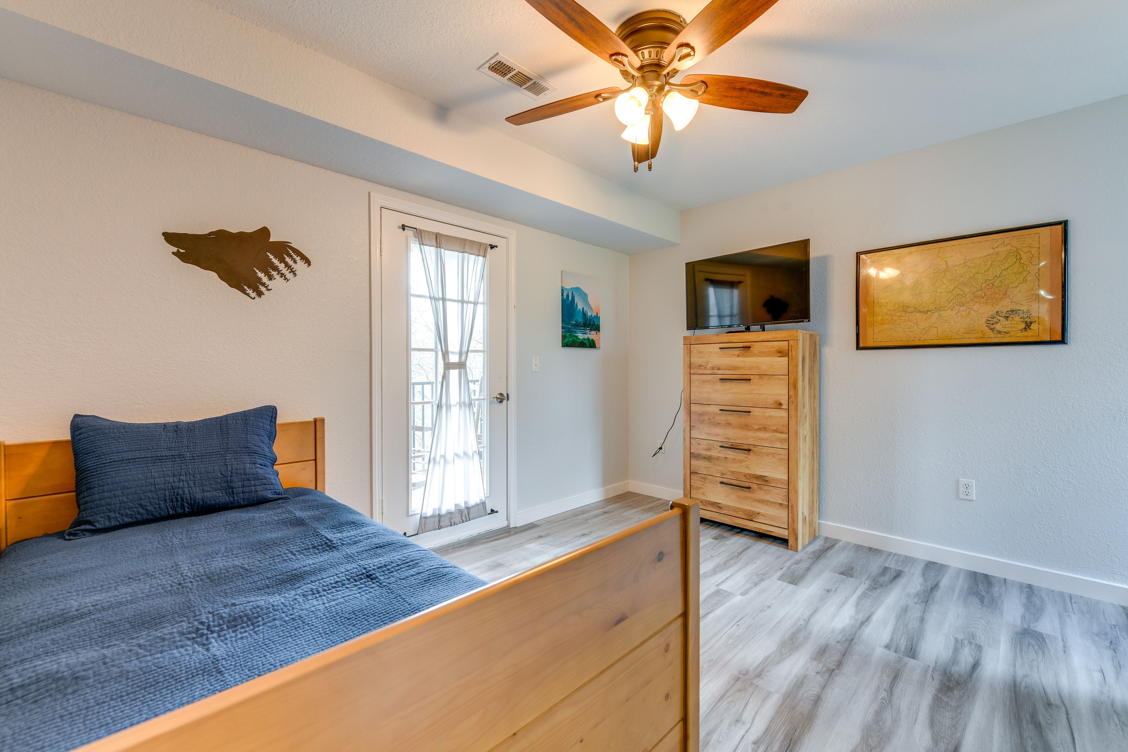 Den | Twin Daybed w/ Twin Trundle | Lower Floor