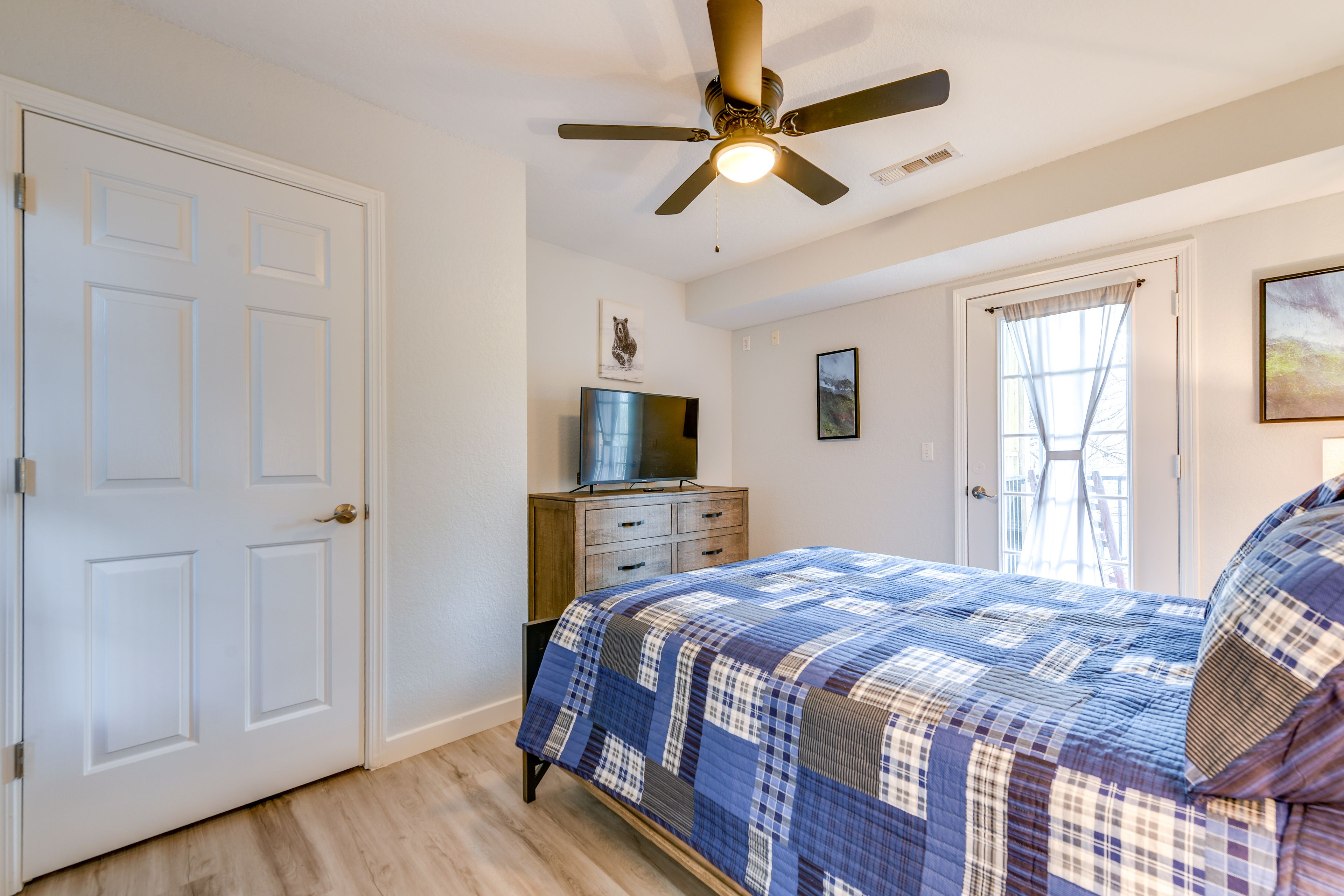 Bedroom 3 | Queen Bed | Lower Floor