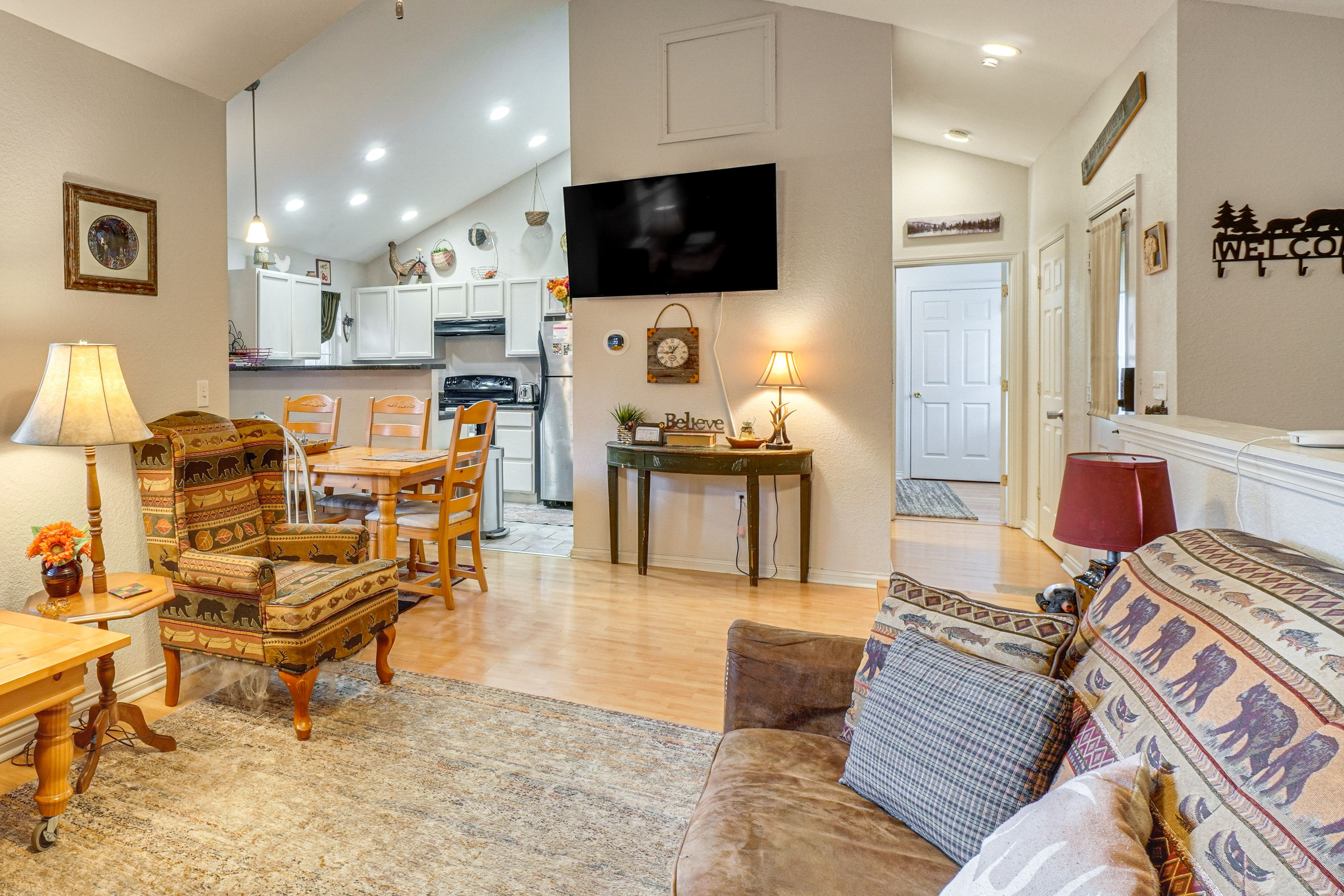 Gatlinburg Vacation Rental | 3BR | 2BA | Steps Required | 1,500 Sq Ft