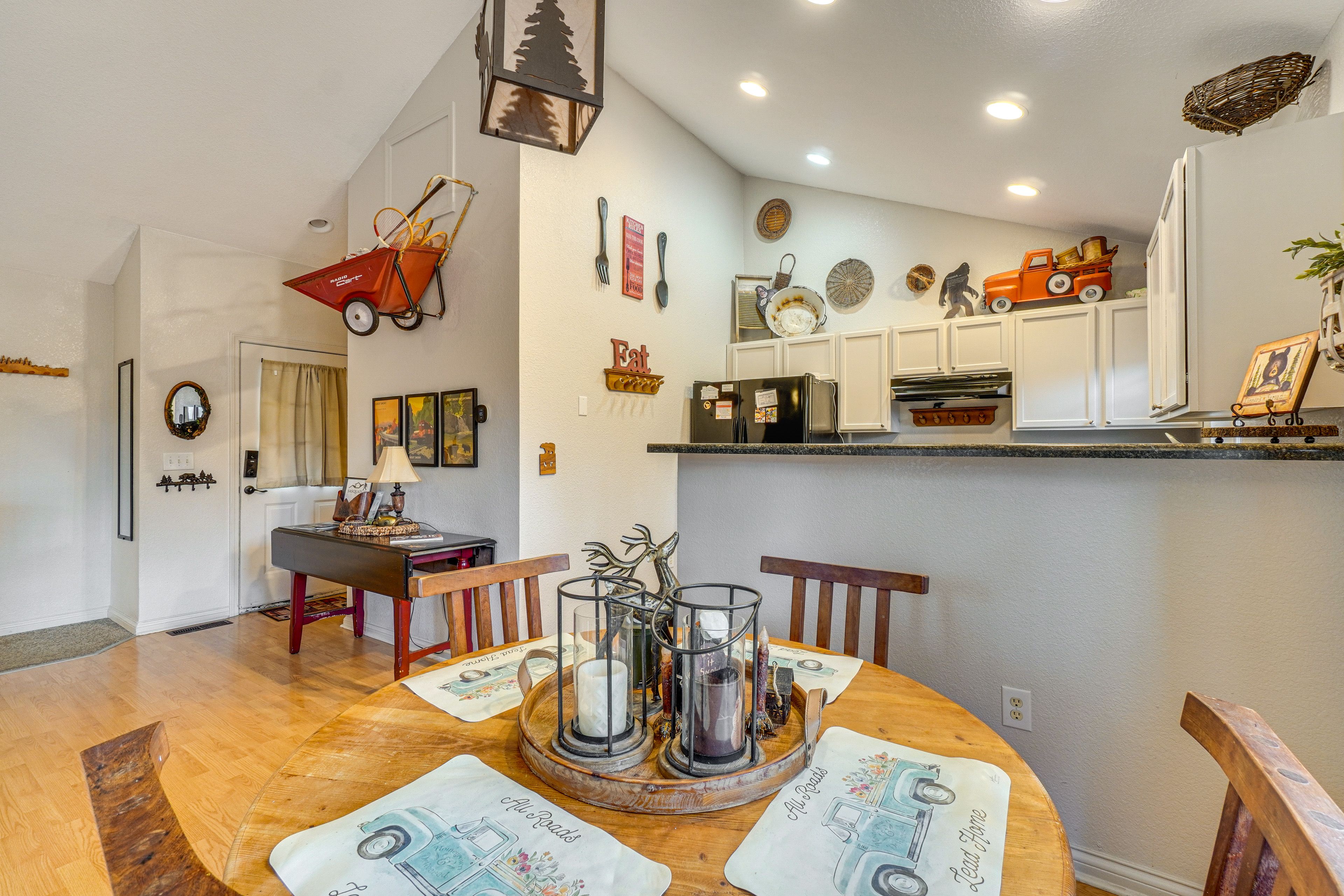 Dining Area | Main Level