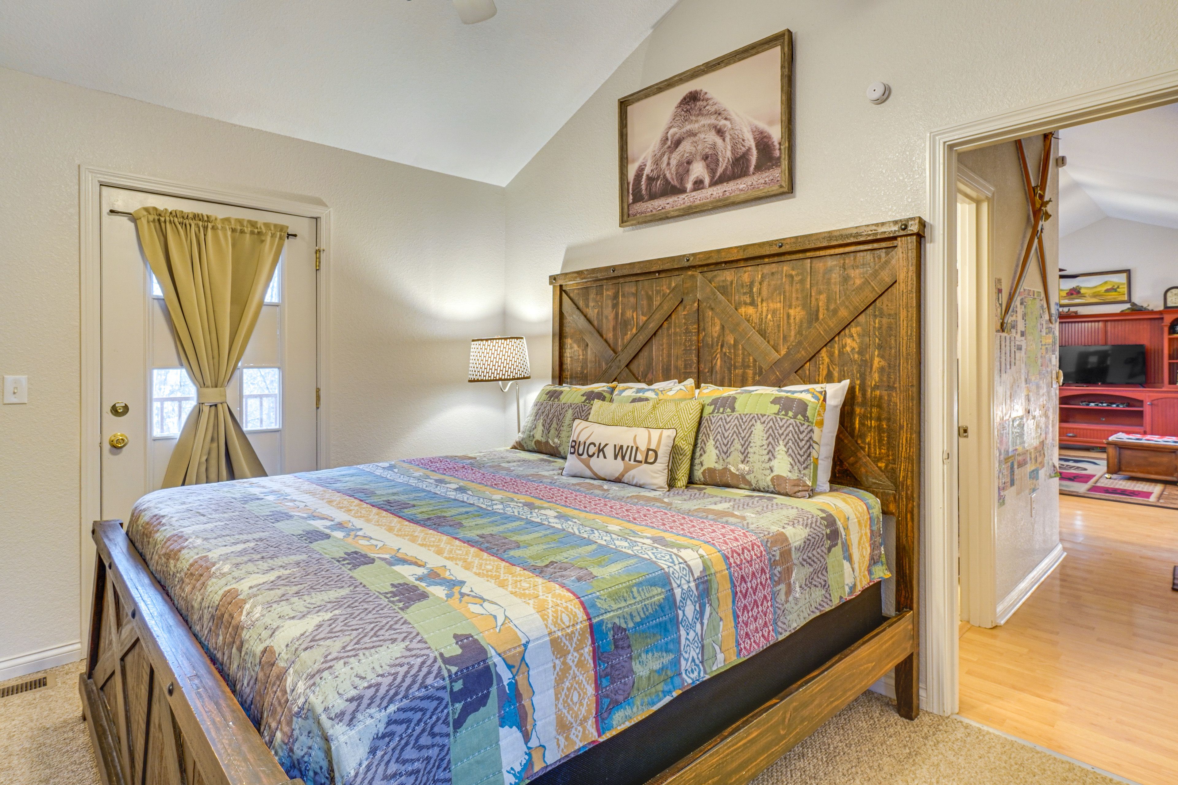 Bedroom 1 | Queen Bed | Main Level