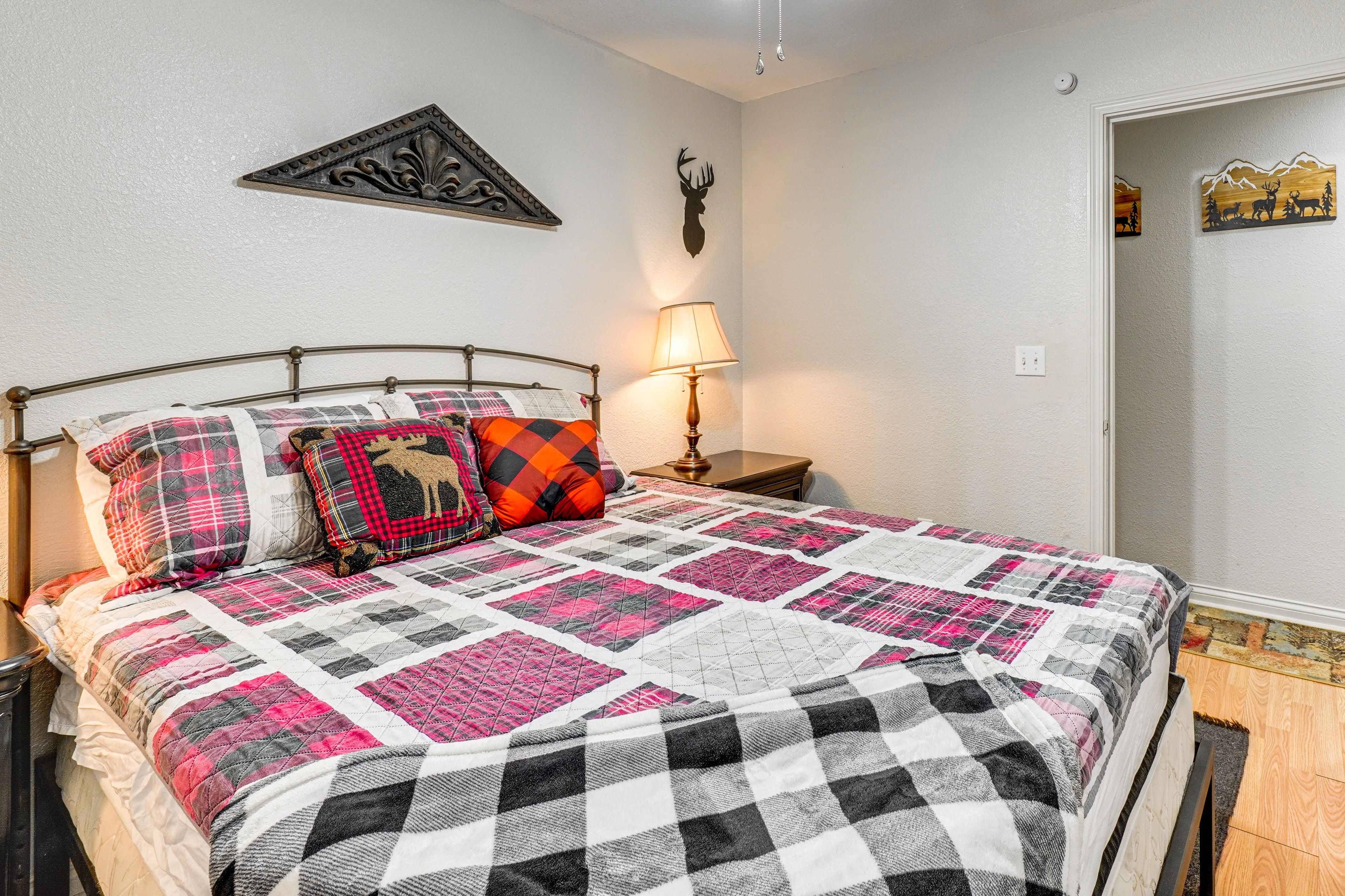 Bedroom 2 | Queen Bed | Lower Level