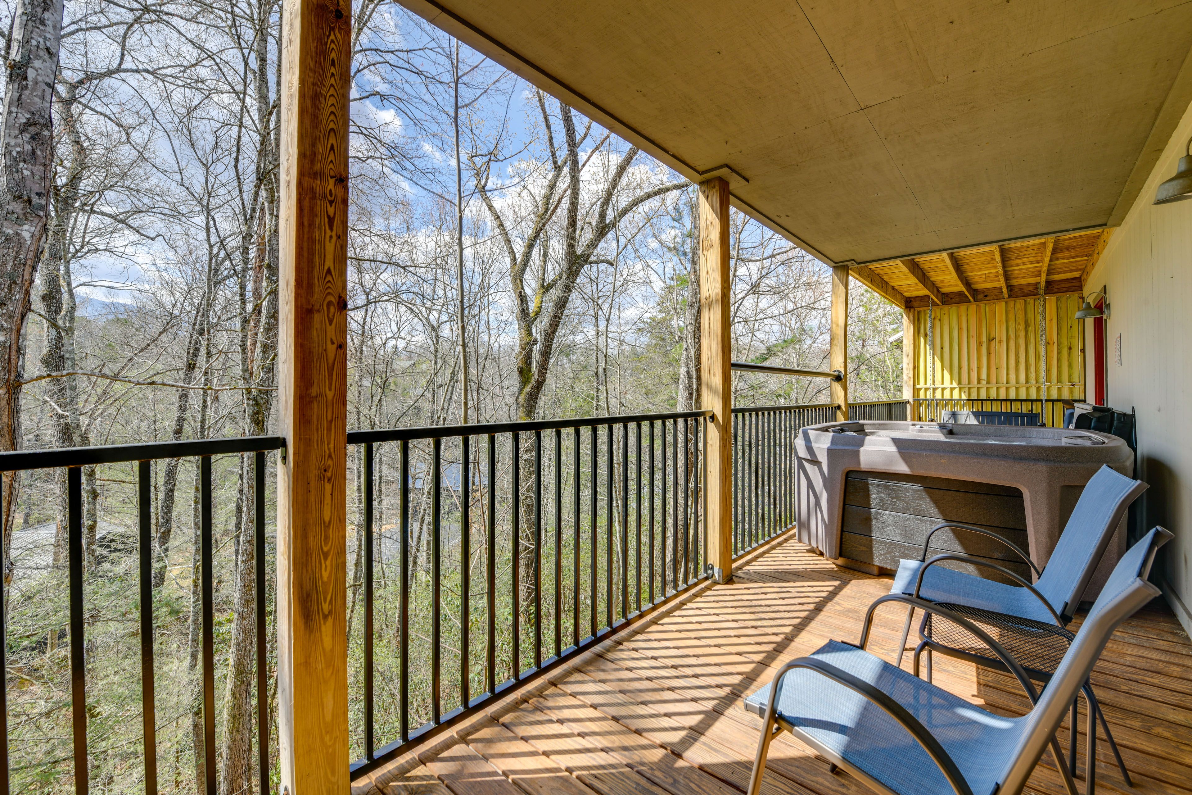 Gatlinburg Vacation Rental | 3BR | 2BA | 1 Step Required | 1,500 Sq Ft