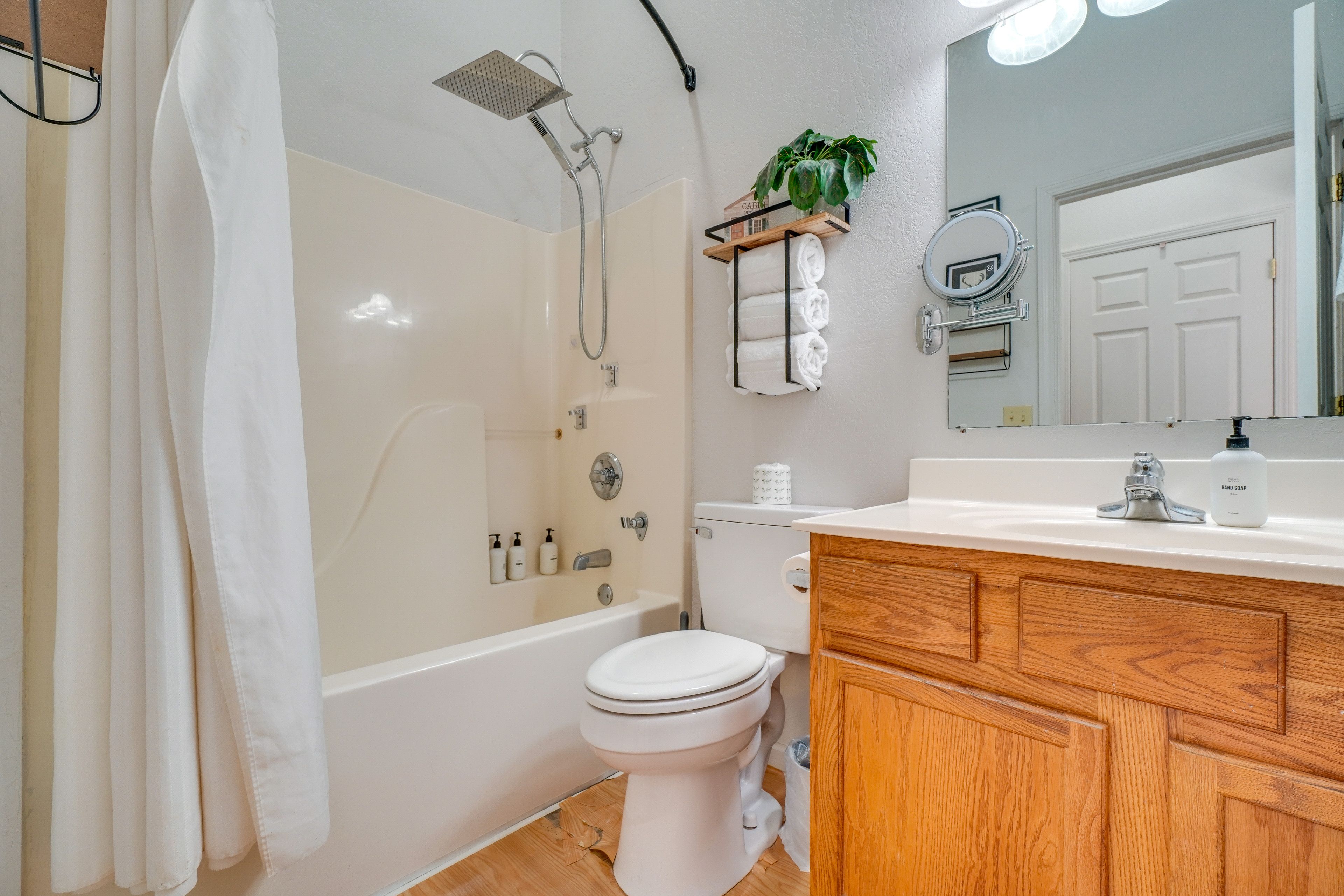 Full Bath | Towels | Hair Dryer | Main Level