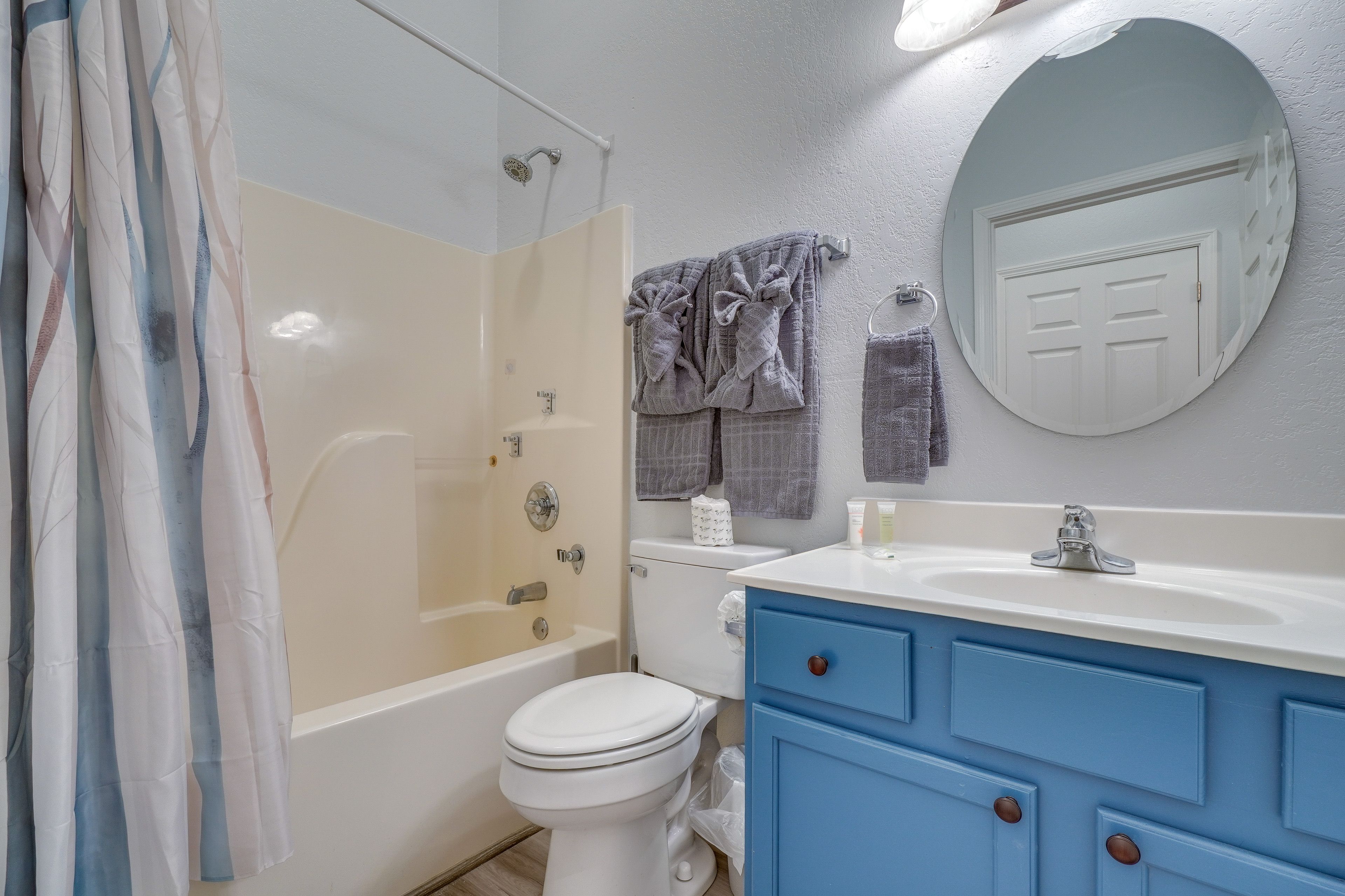 Full Bathroom | Main Level