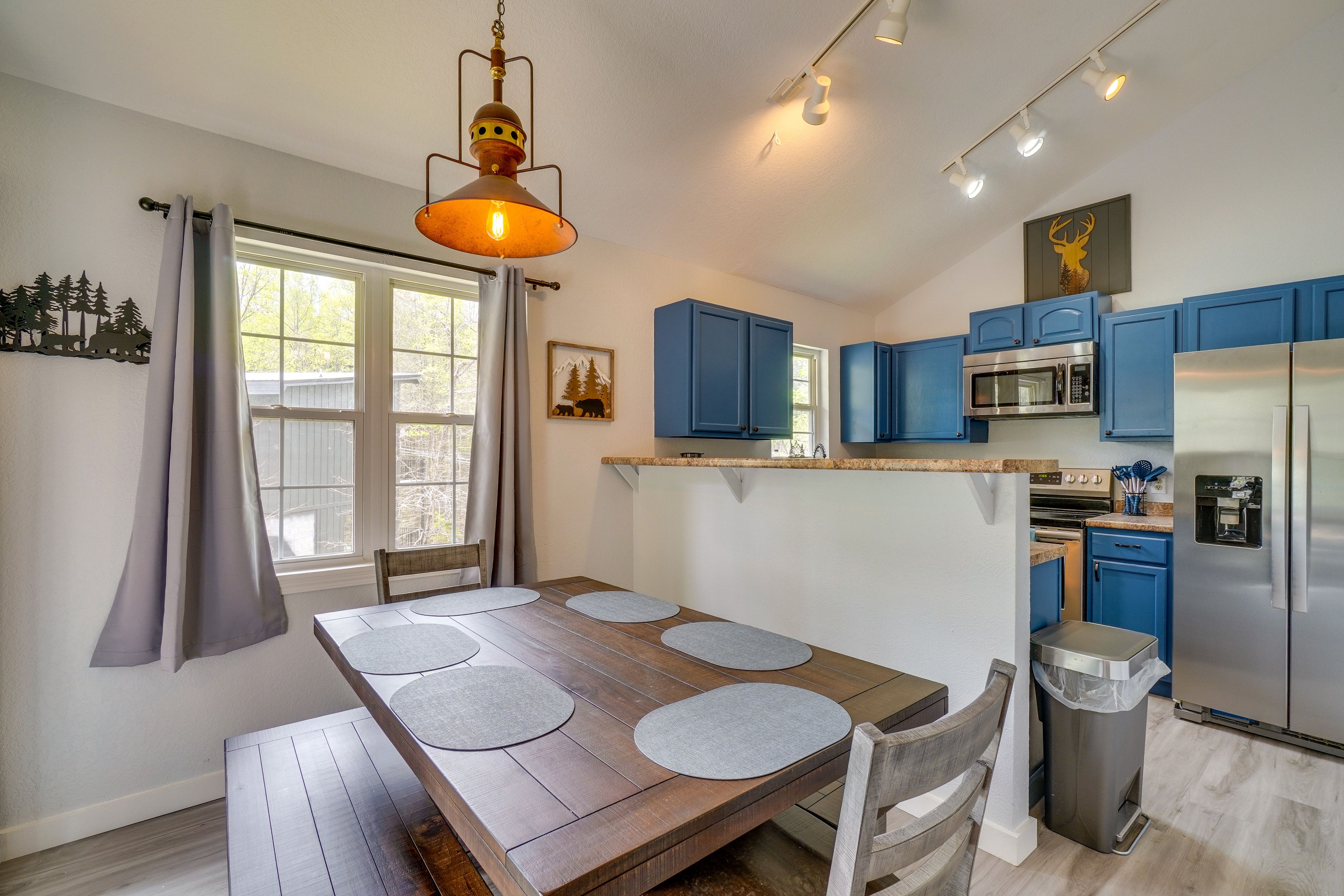 Dining Area | Main Level