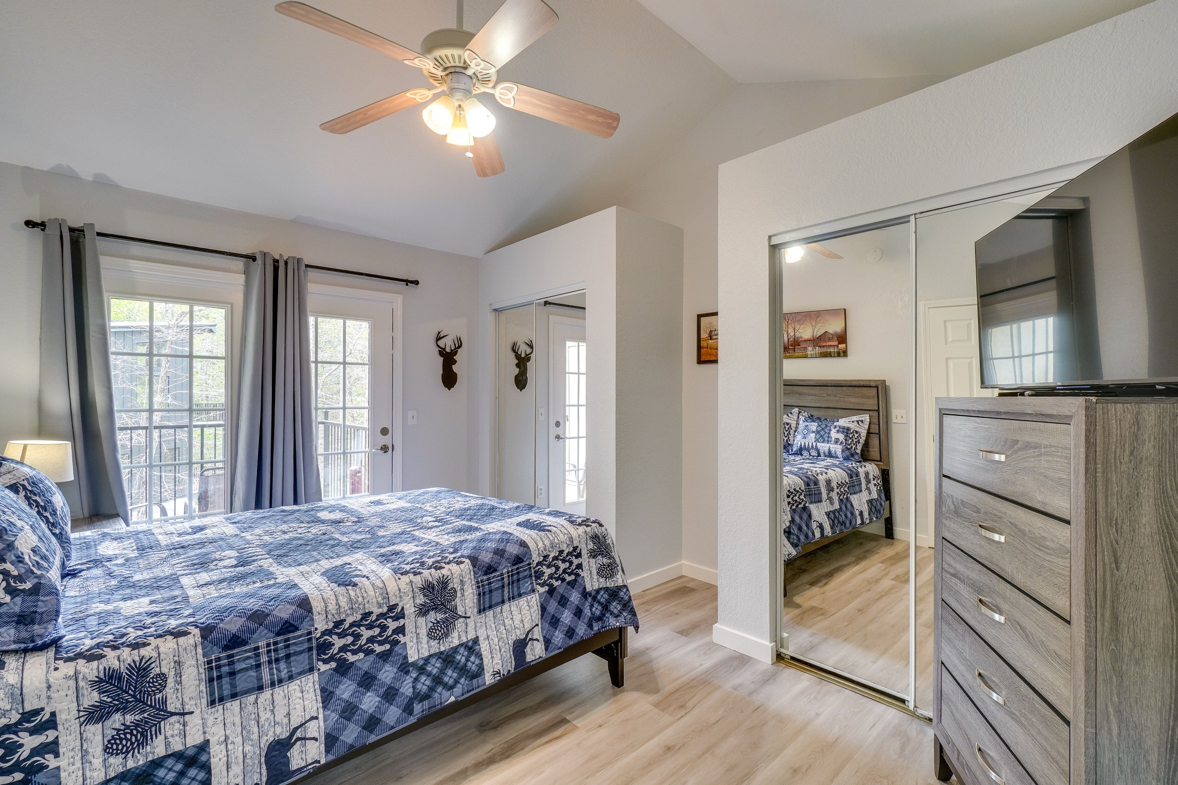 Bedroom 1 | King Bed