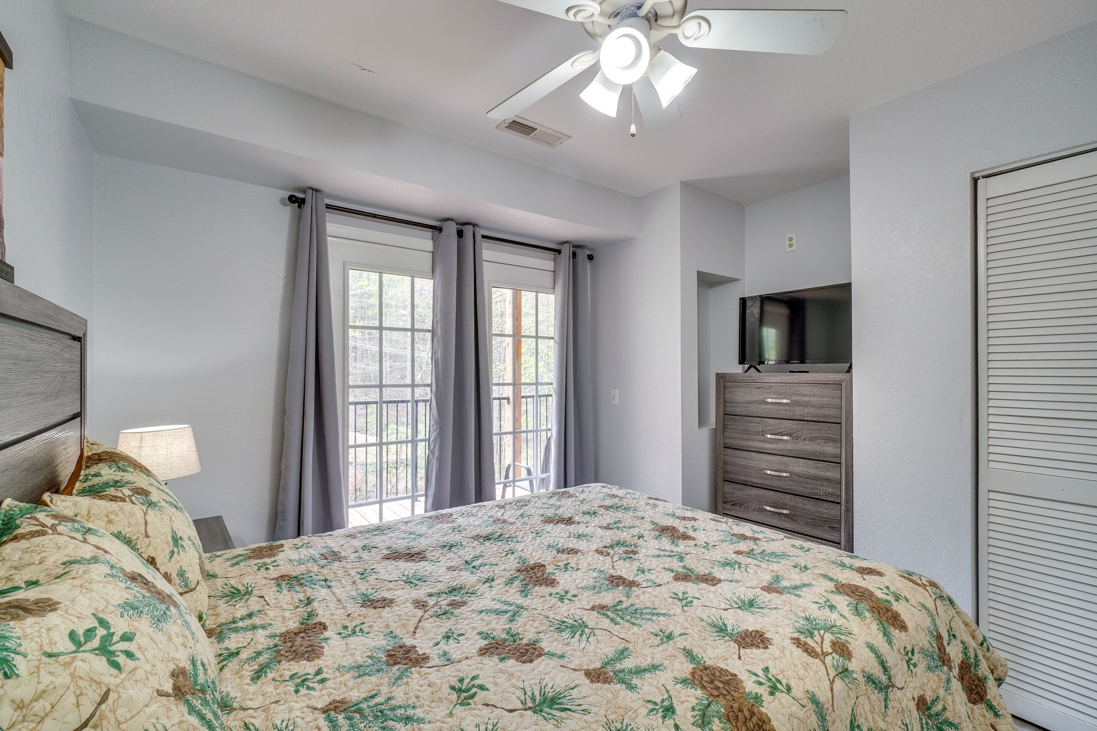 Bedroom 3 | Queen Bed | Lower Level