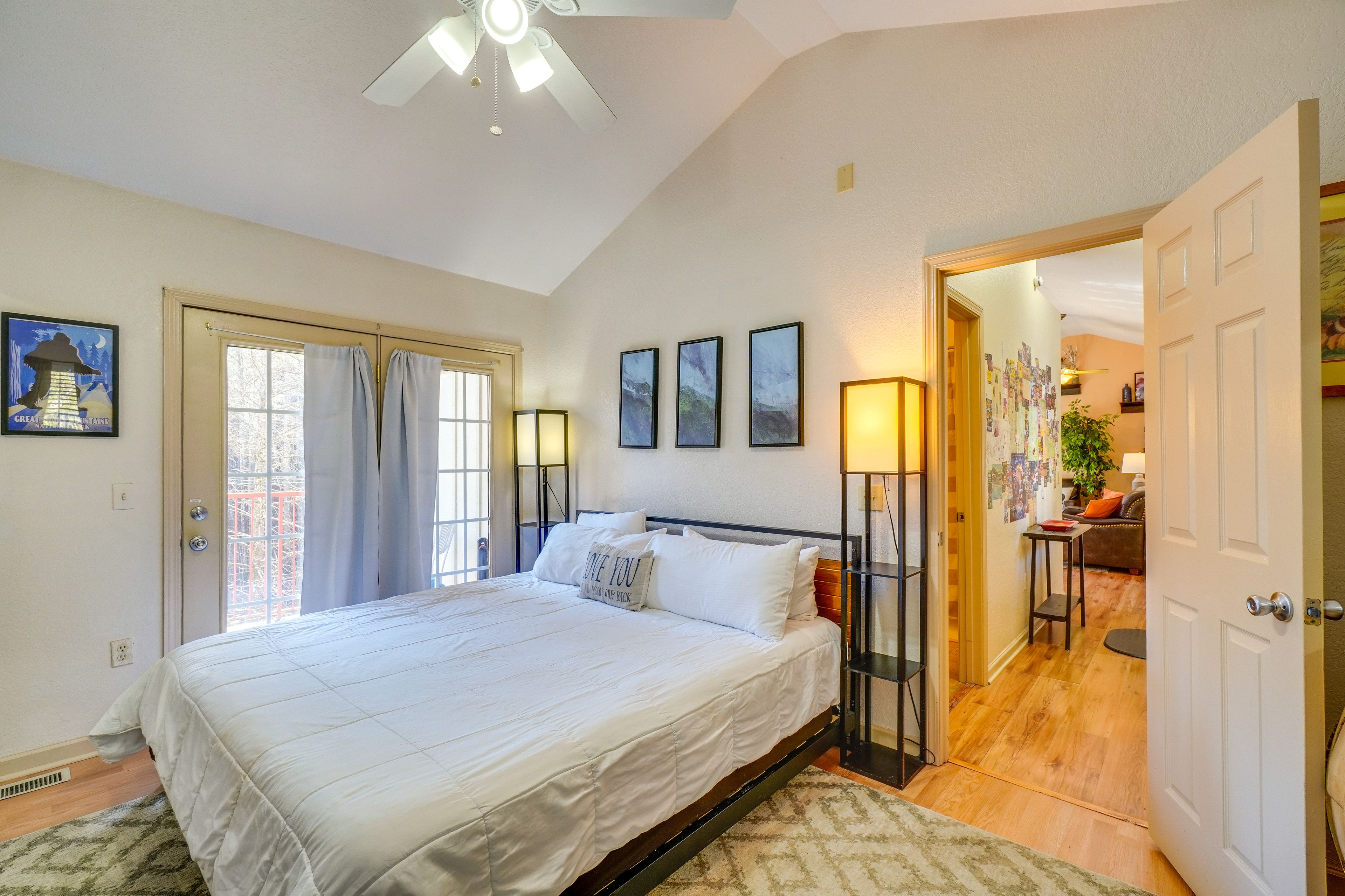 Bedroom 1 | Queen Bed | Linens | Main Level