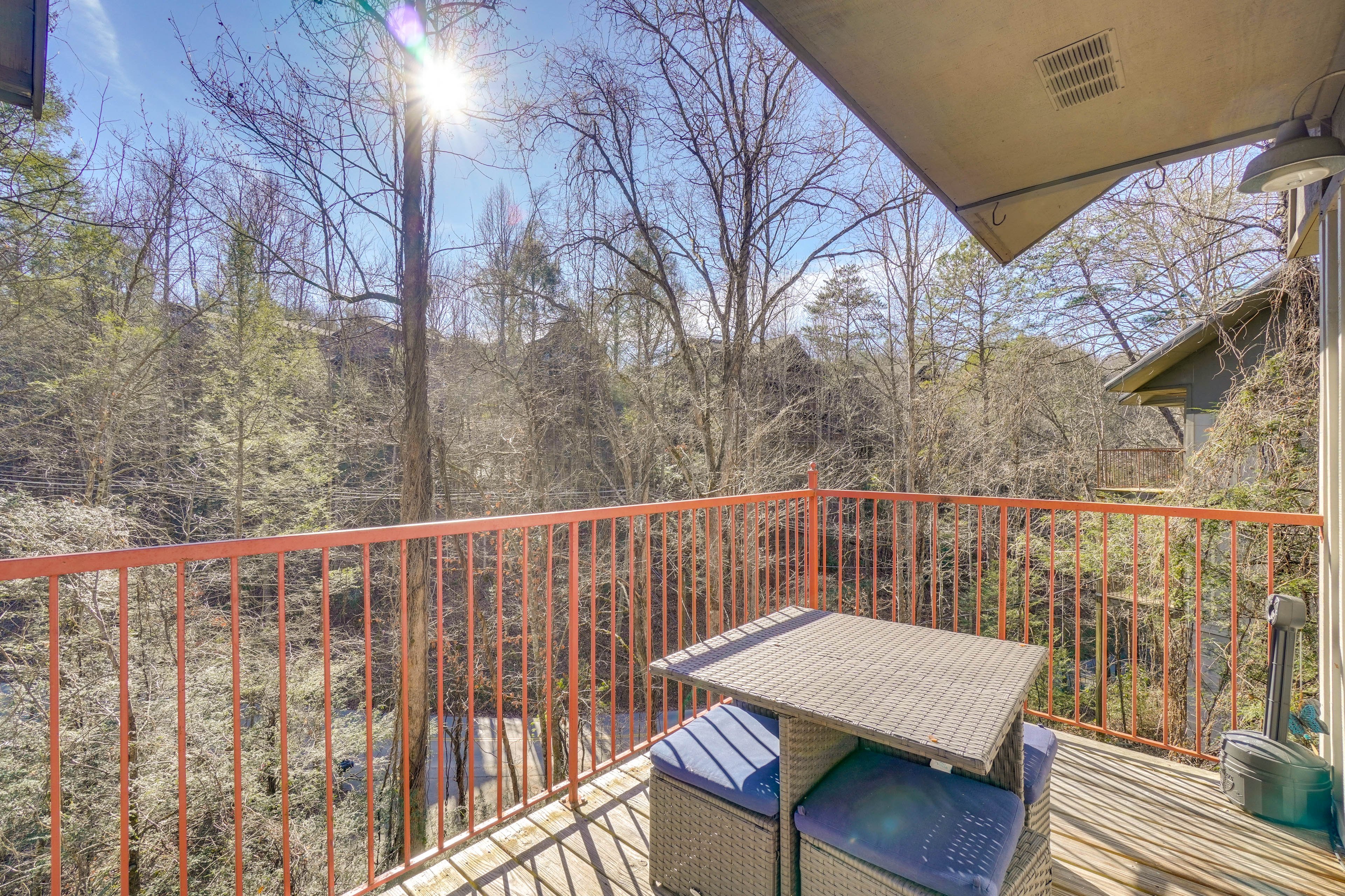 Gatlinburg Vacation Rental | 3BR | 2BA | 1,500 Sq Ft | 1 Step to Enter