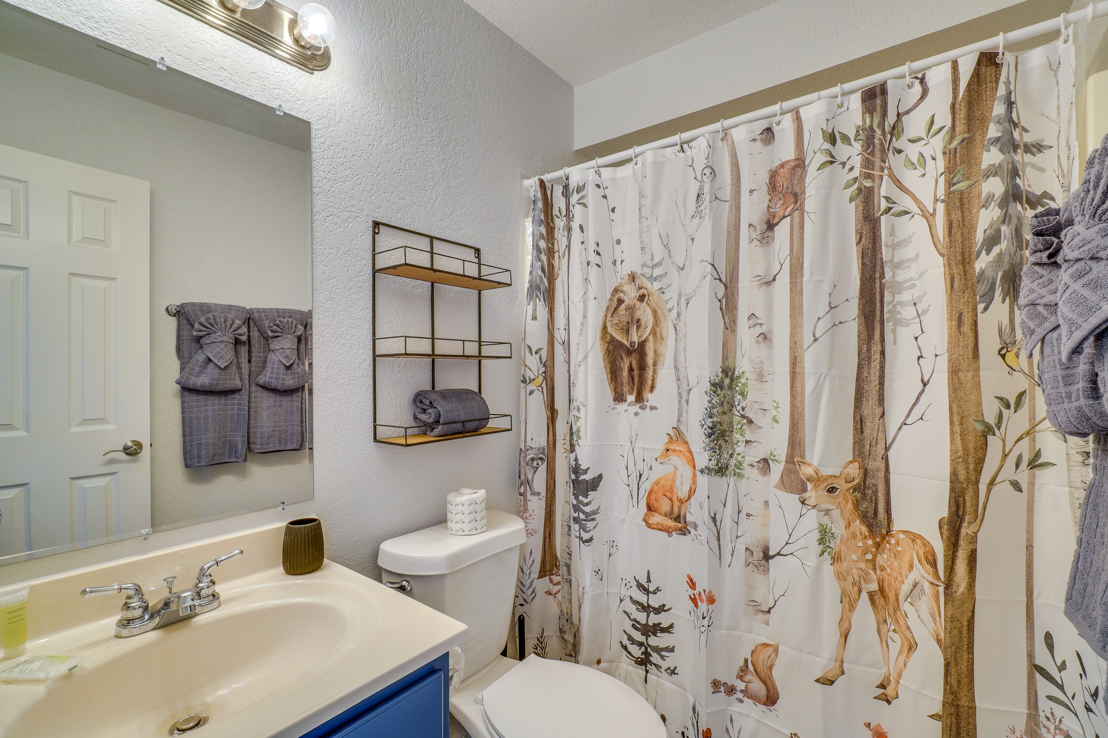 Full Bath | Towels | Hair Dryer | Main Level